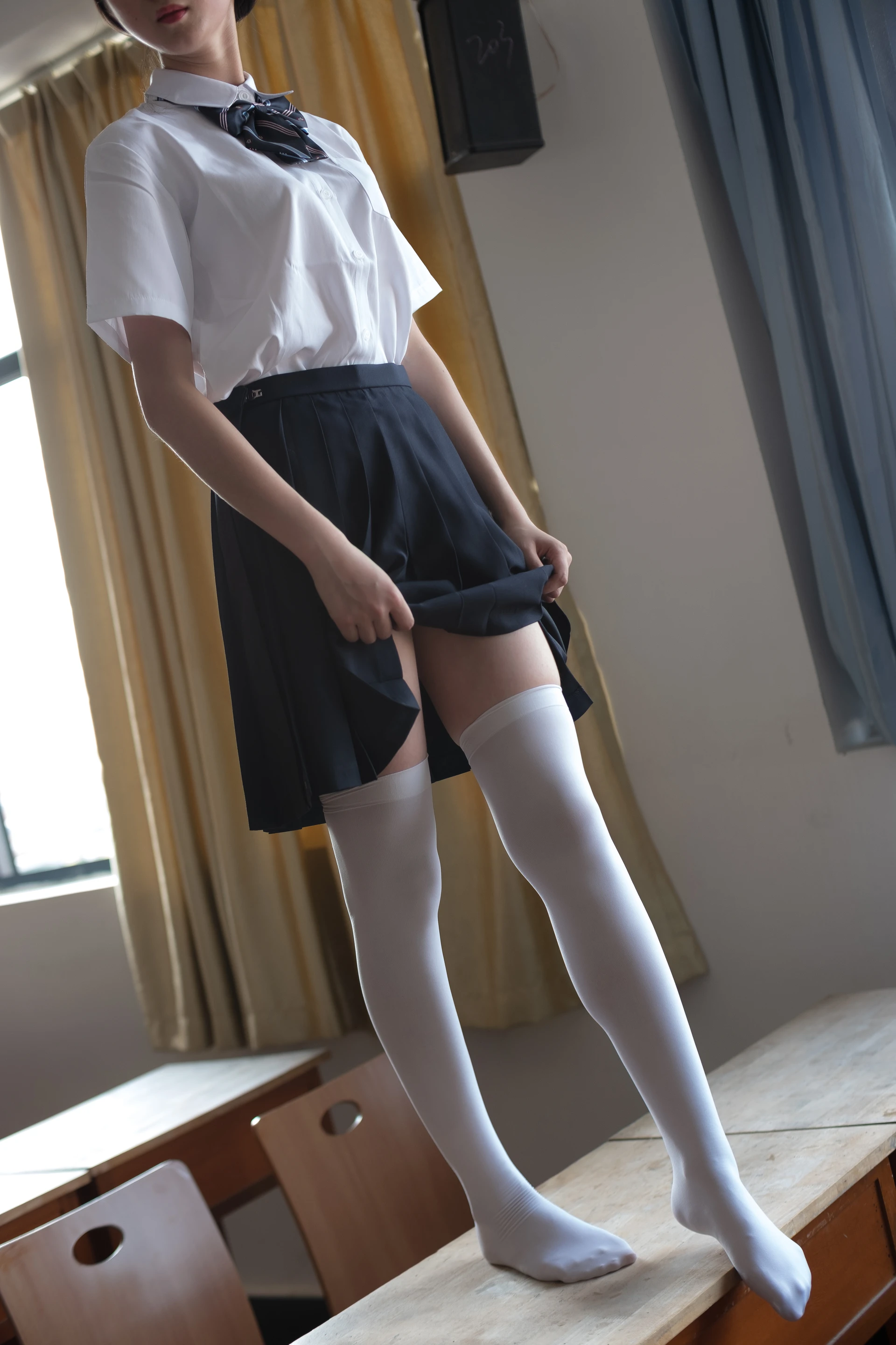森萝财团 BETA-022 [66P-636M]—校服, 白丝, 美腿