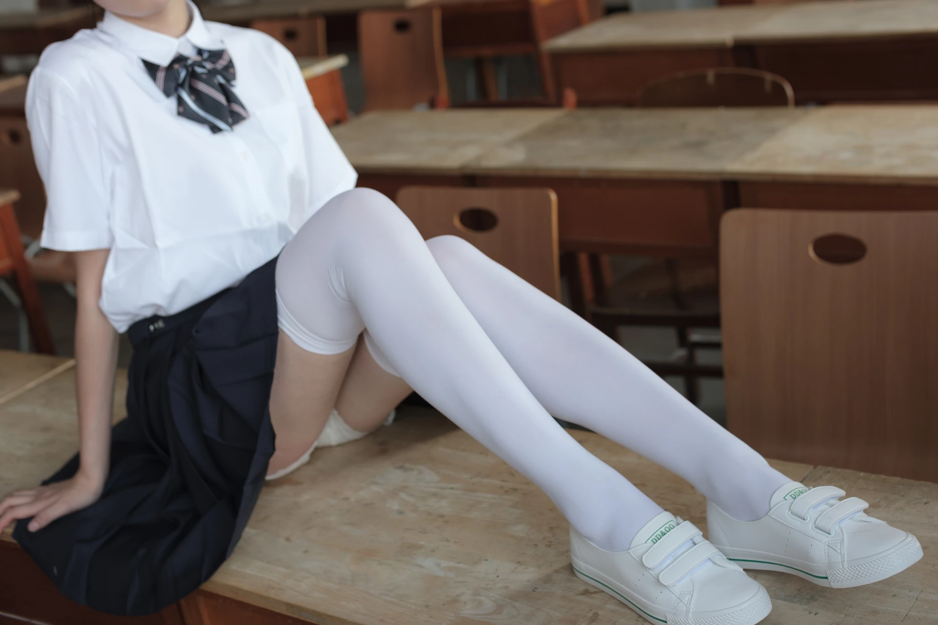 森萝财团 BETA-022 [66P-636M]—校服, 白丝, 美腿