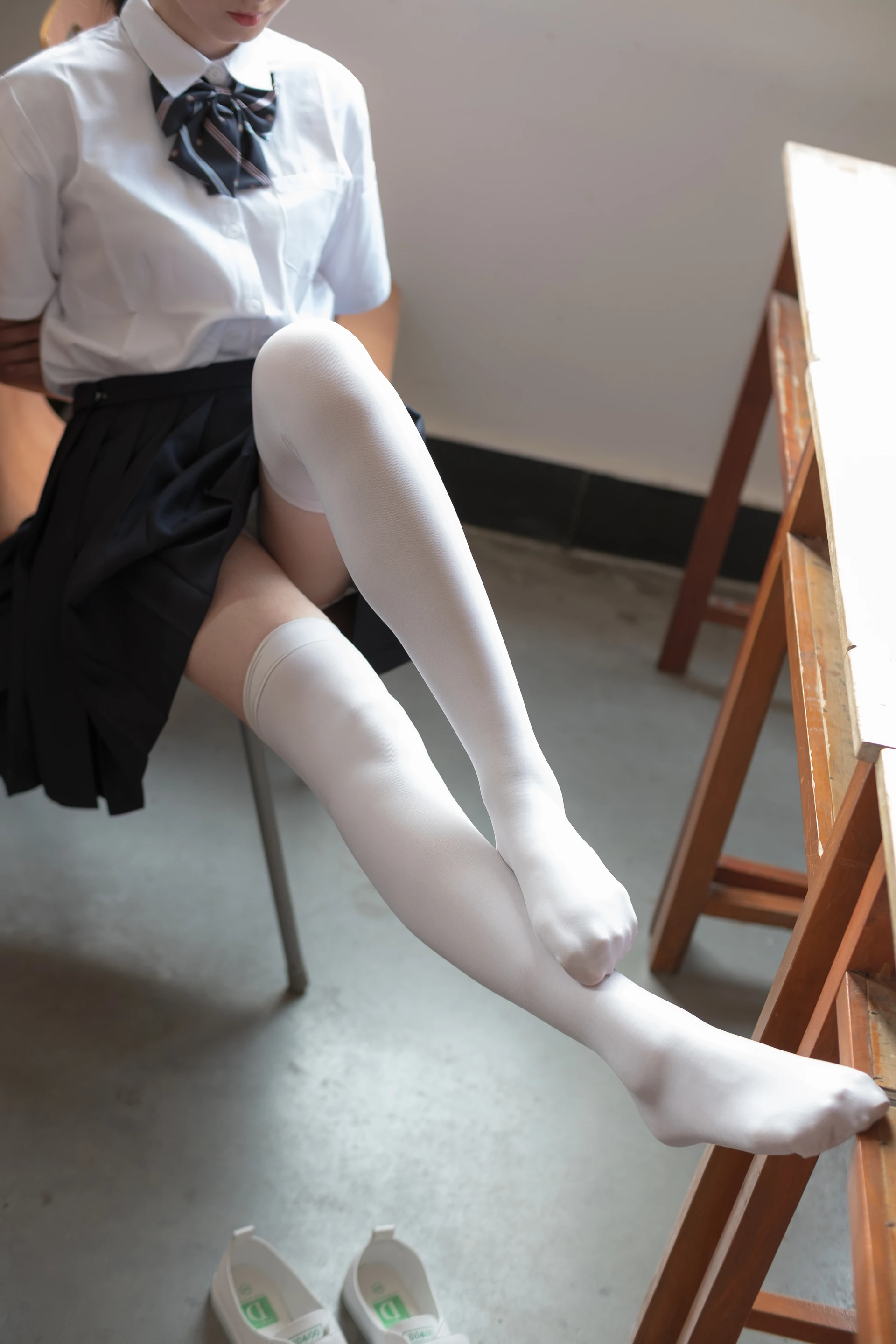 森萝财团 BETA-022 [66P-636M]—校服, 白丝, 美腿