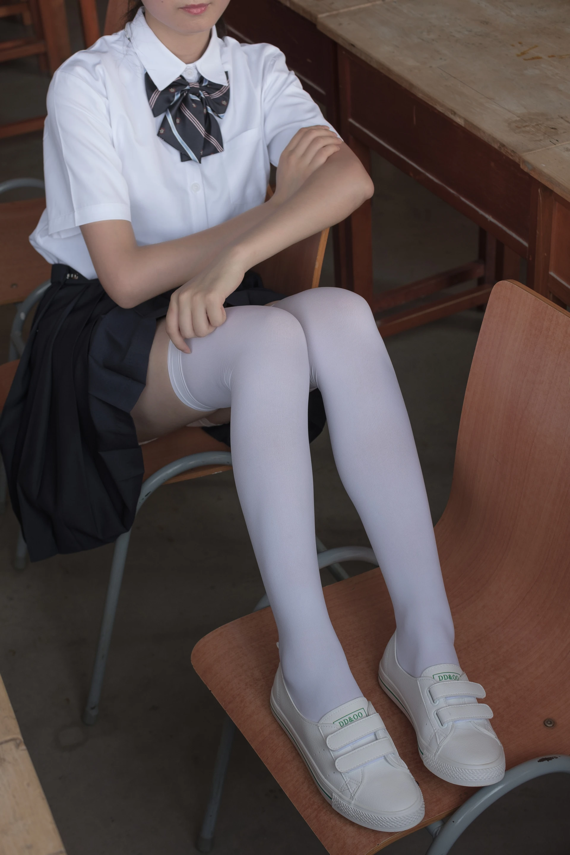 森萝财团 BETA-022 [66P-636M]—校服, 白丝, 美腿