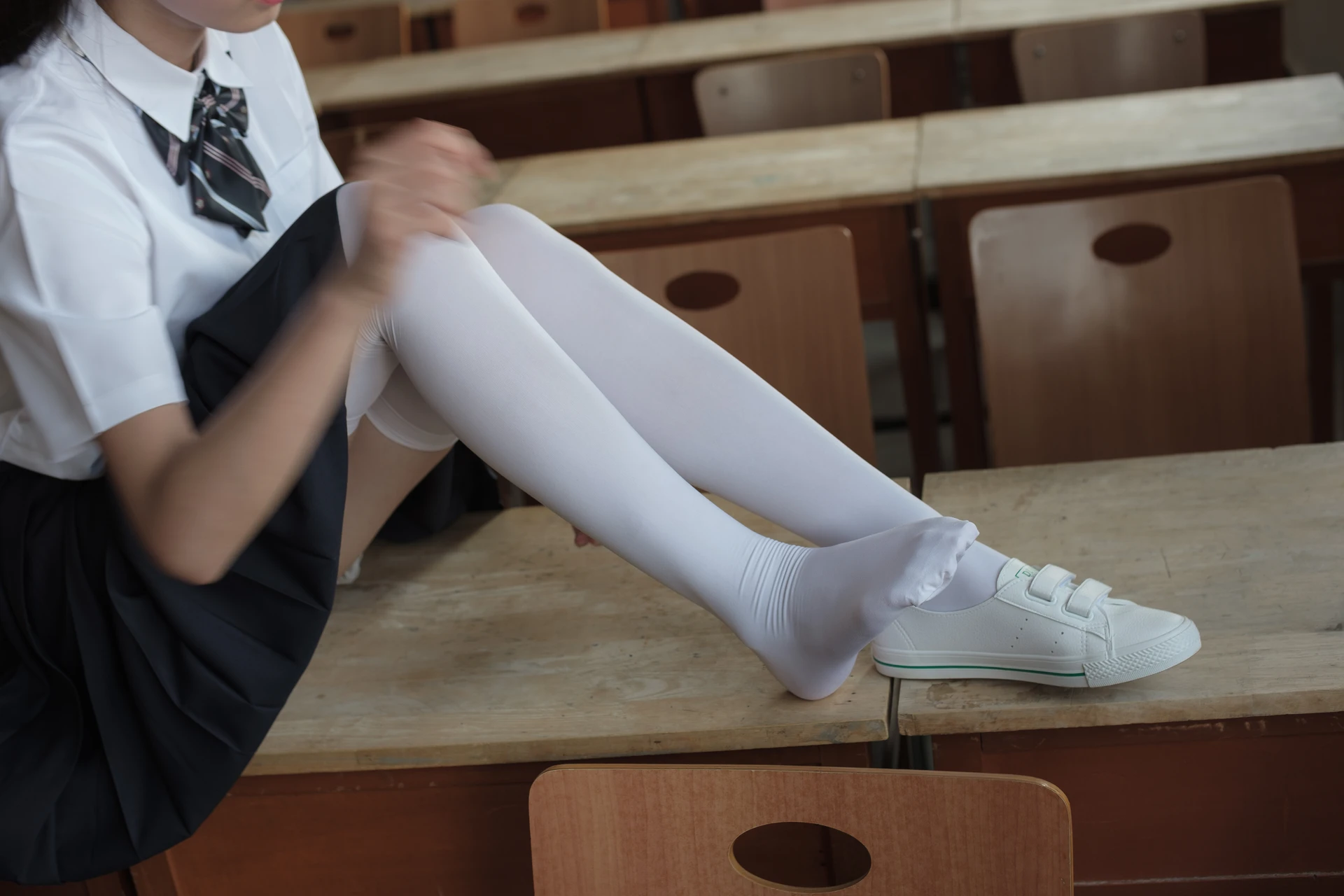 森萝财团 BETA-022 [66P-636M]—校服, 白丝, 美腿