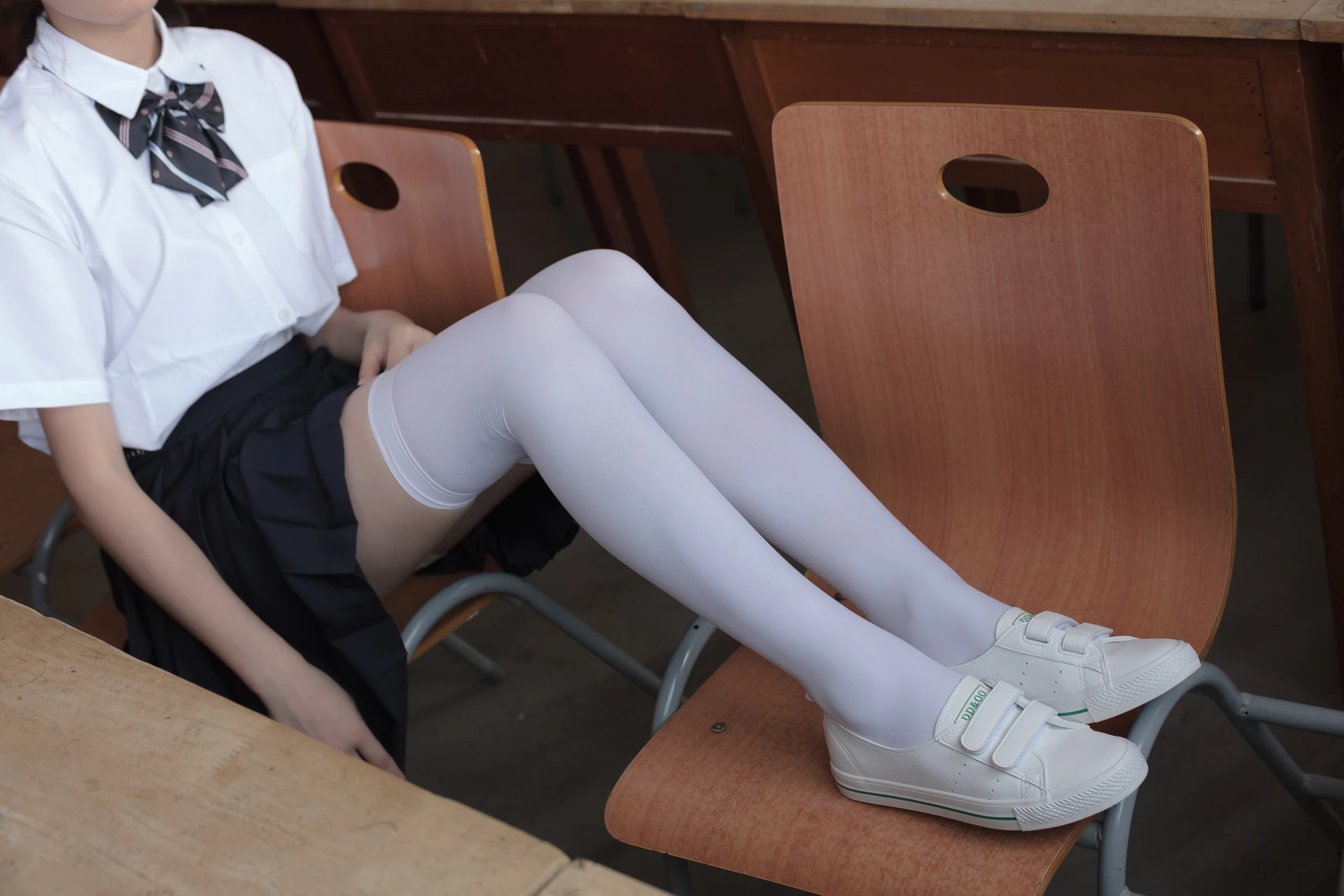 森萝财团 BETA-022 [66P-636M]—校服, 白丝, 美腿