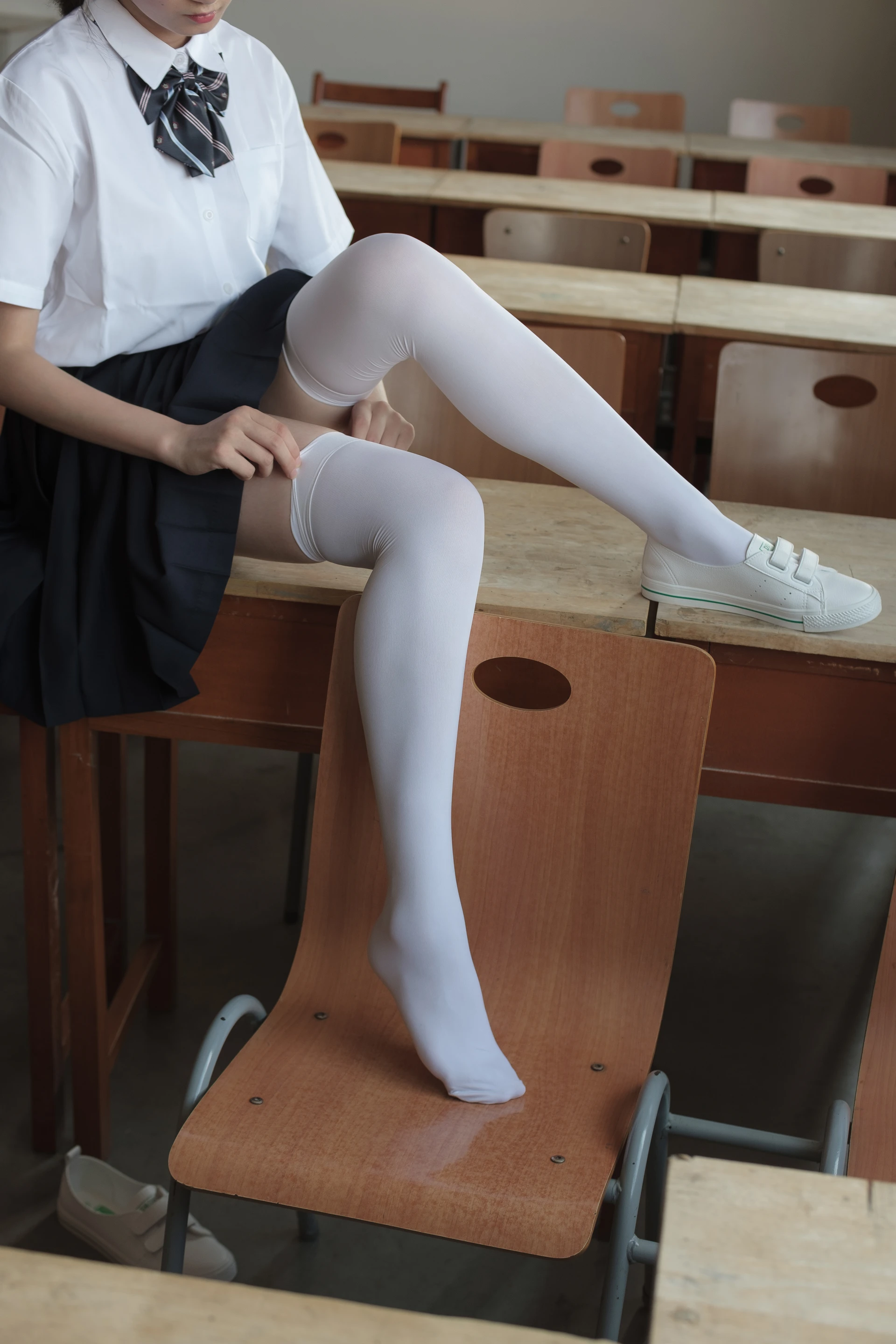 森萝财团 BETA-022 [66P-636M]—校服, 白丝, 美腿