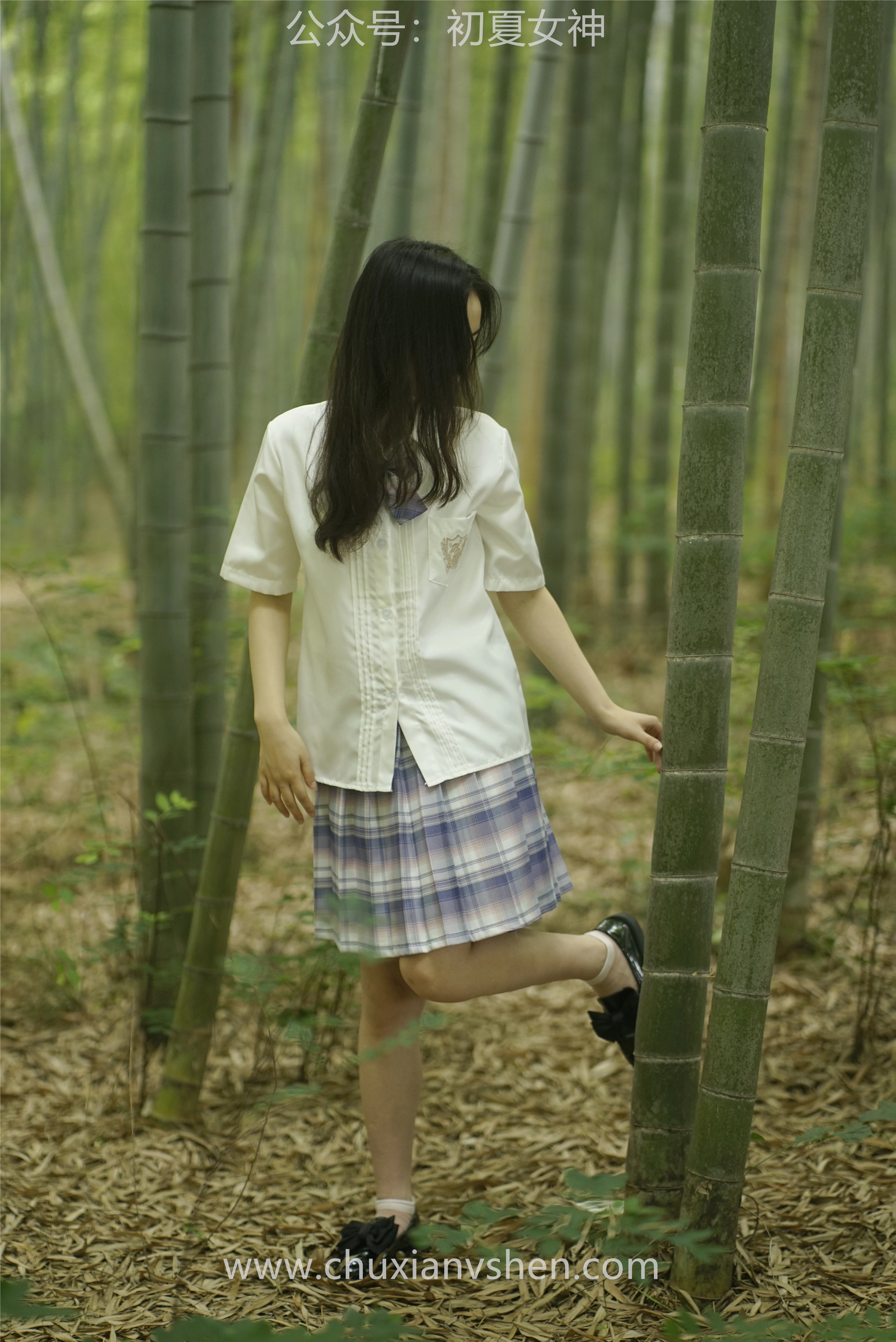 初夏女神 NO.076 十一 周末丛林 JK套搭配的袜子遭嫌弃[153P+1V／6.08GB]