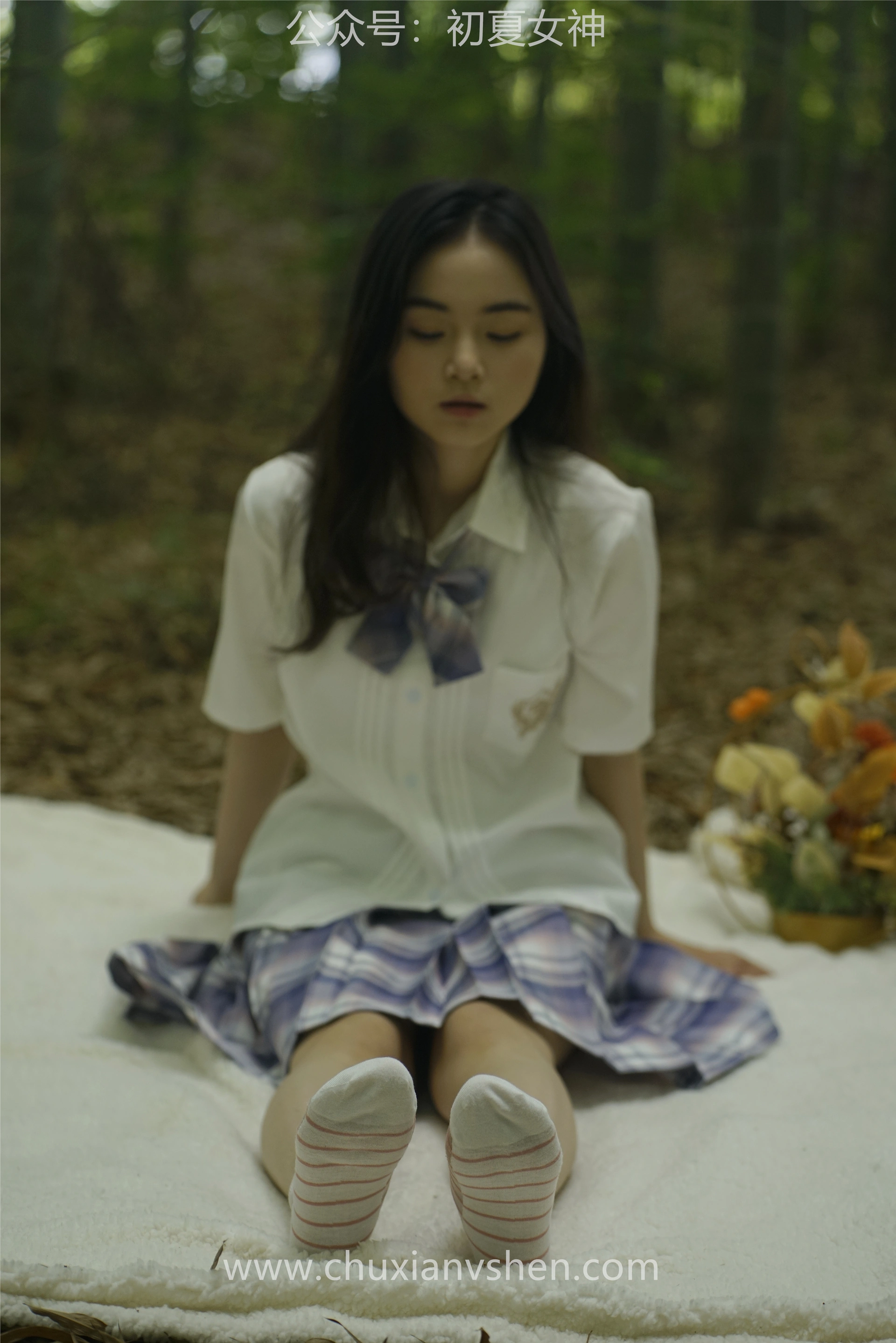 初夏女神 NO.076 十一 周末丛林 JK套搭配的袜子遭嫌弃[153P+1V／6.08GB]