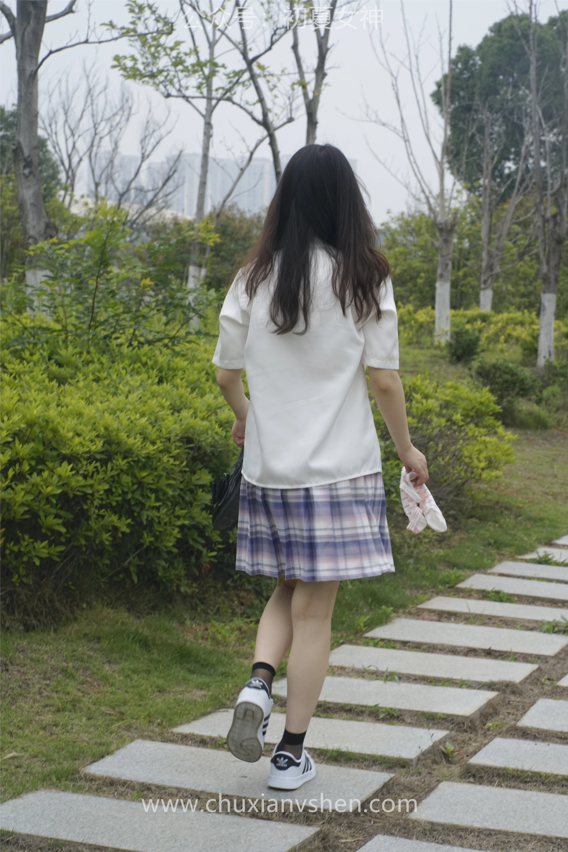 初夏女神 NO.076 十一 周末丛林 JK套搭配的袜子遭嫌弃[153P+1V／6.08GB]