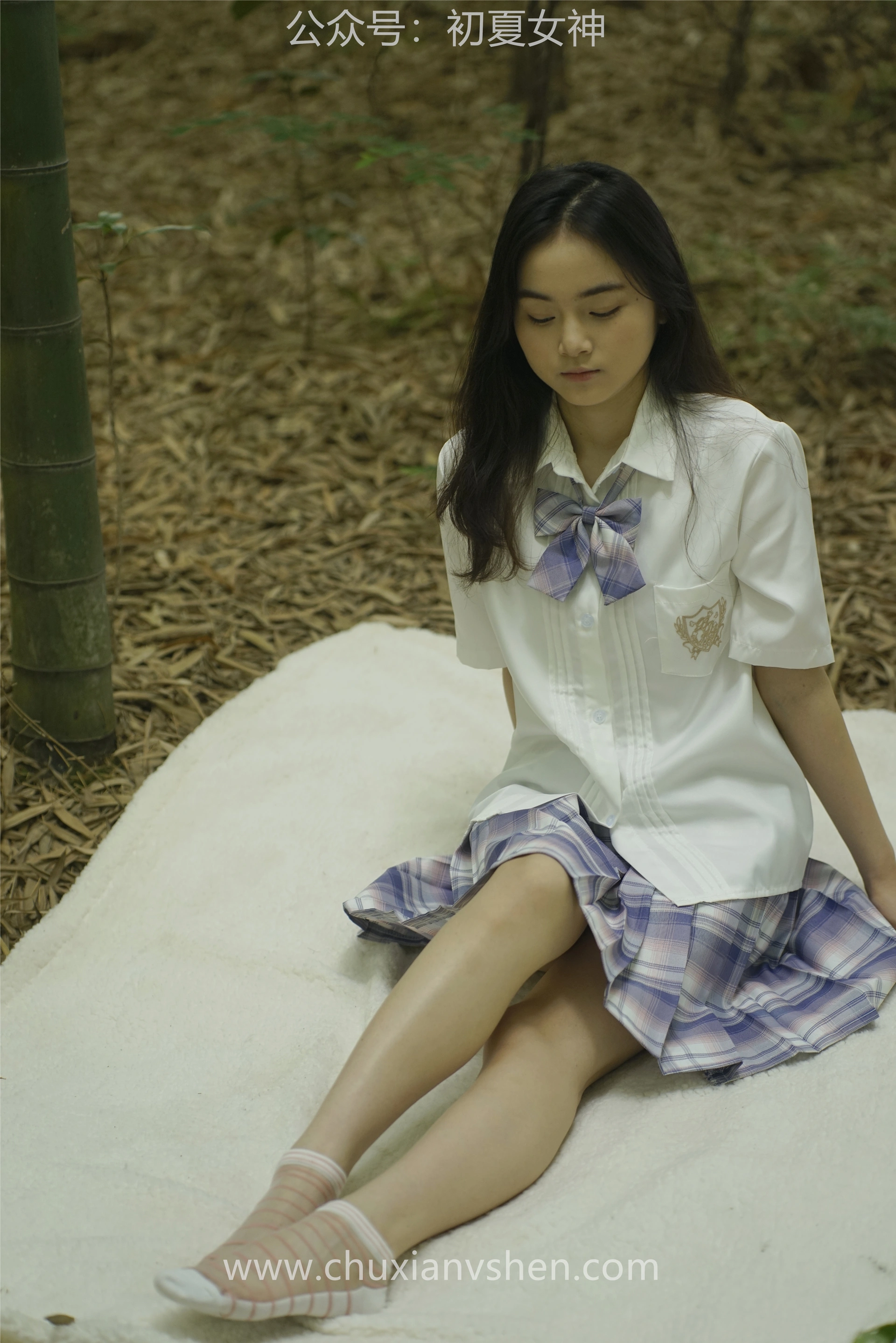 初夏女神 NO.076 十一 周末丛林 JK套搭配的袜子遭嫌弃[153P+1V／6.08GB]