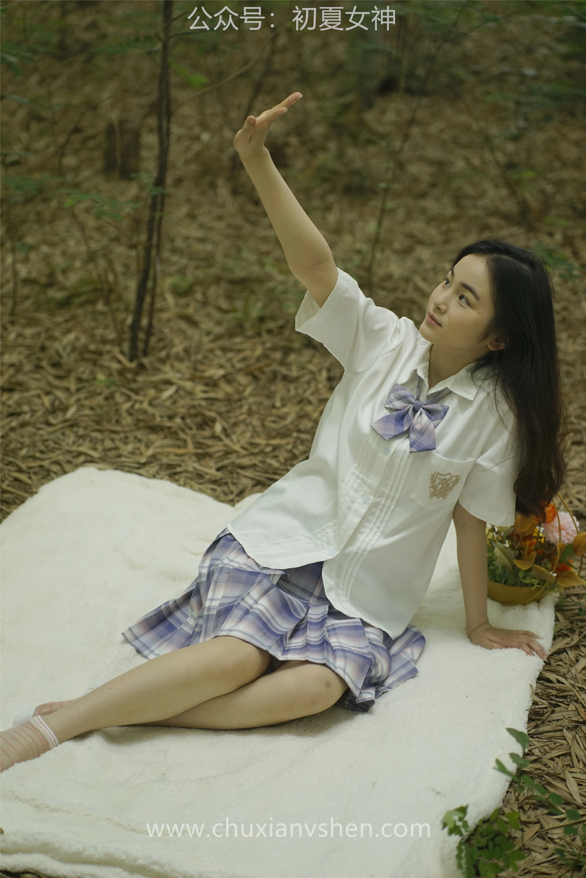 初夏女神 NO.076 十一 周末丛林 JK套搭配的袜子遭嫌弃[153P+1V／6.08GB]