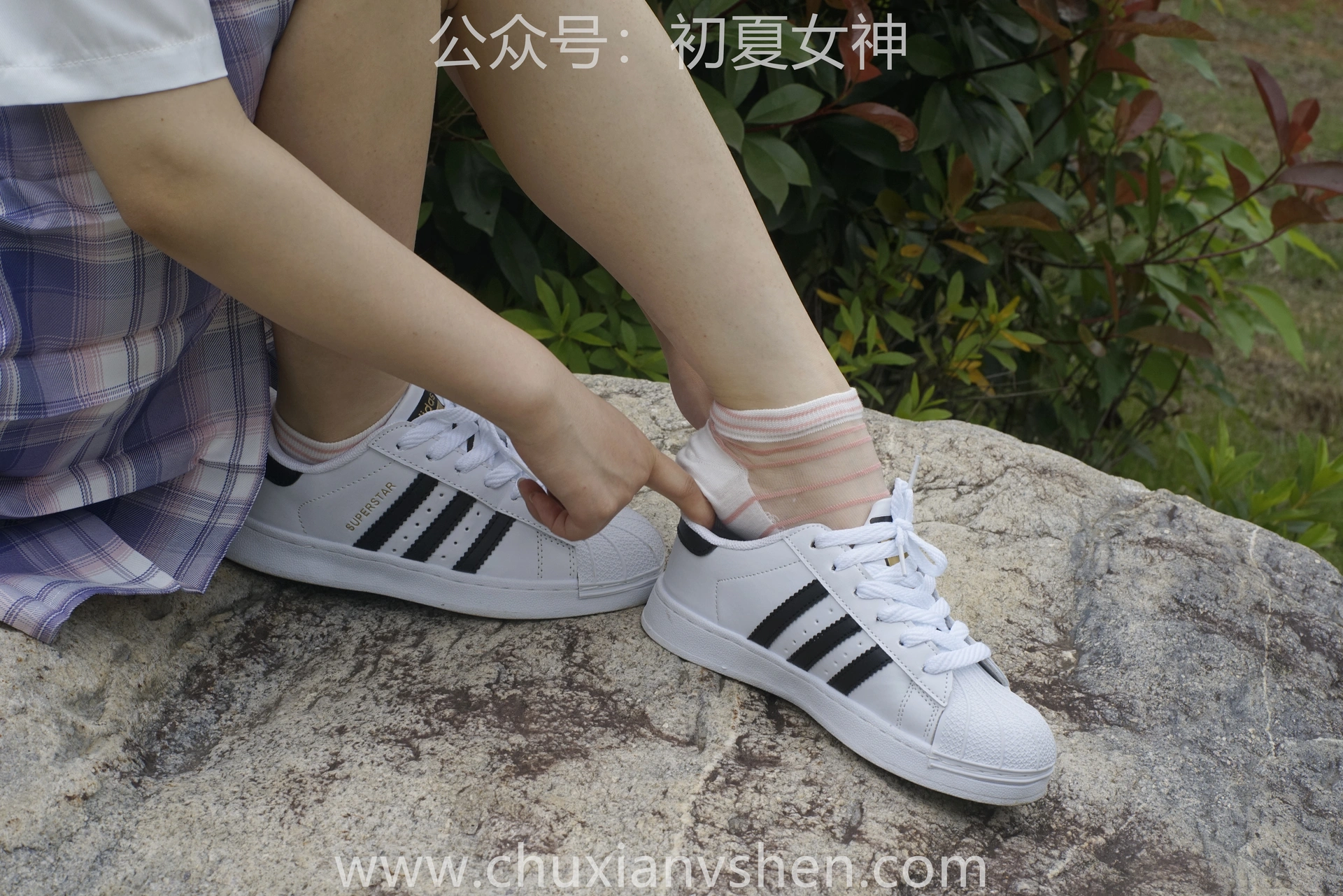 初夏女神 NO.076 十一 周末丛林 JK套搭配的袜子遭嫌弃[153P+1V／6.08GB]