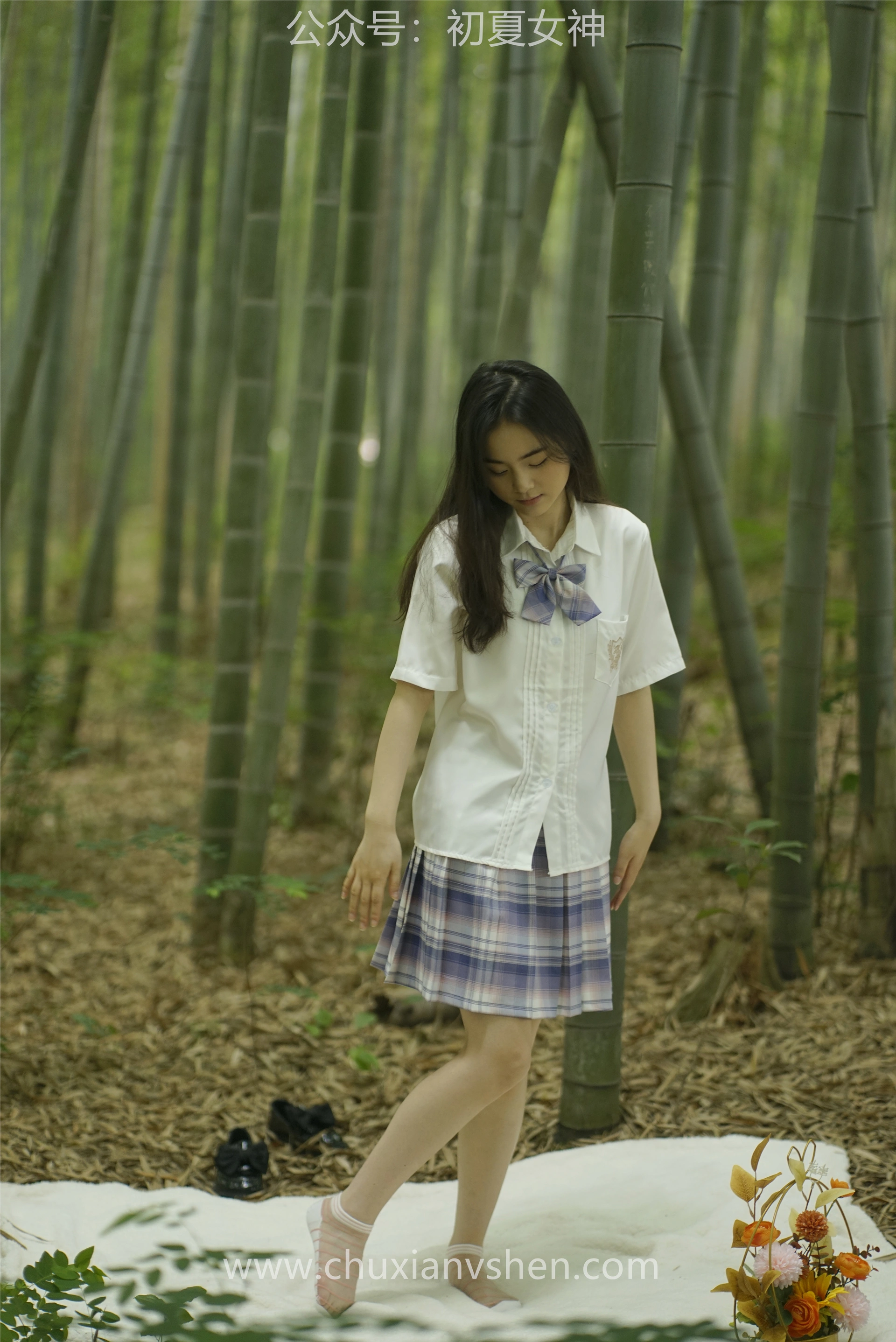 初夏女神 NO.076 十一 周末丛林 JK套搭配的袜子遭嫌弃[153P+1V／6.08GB]