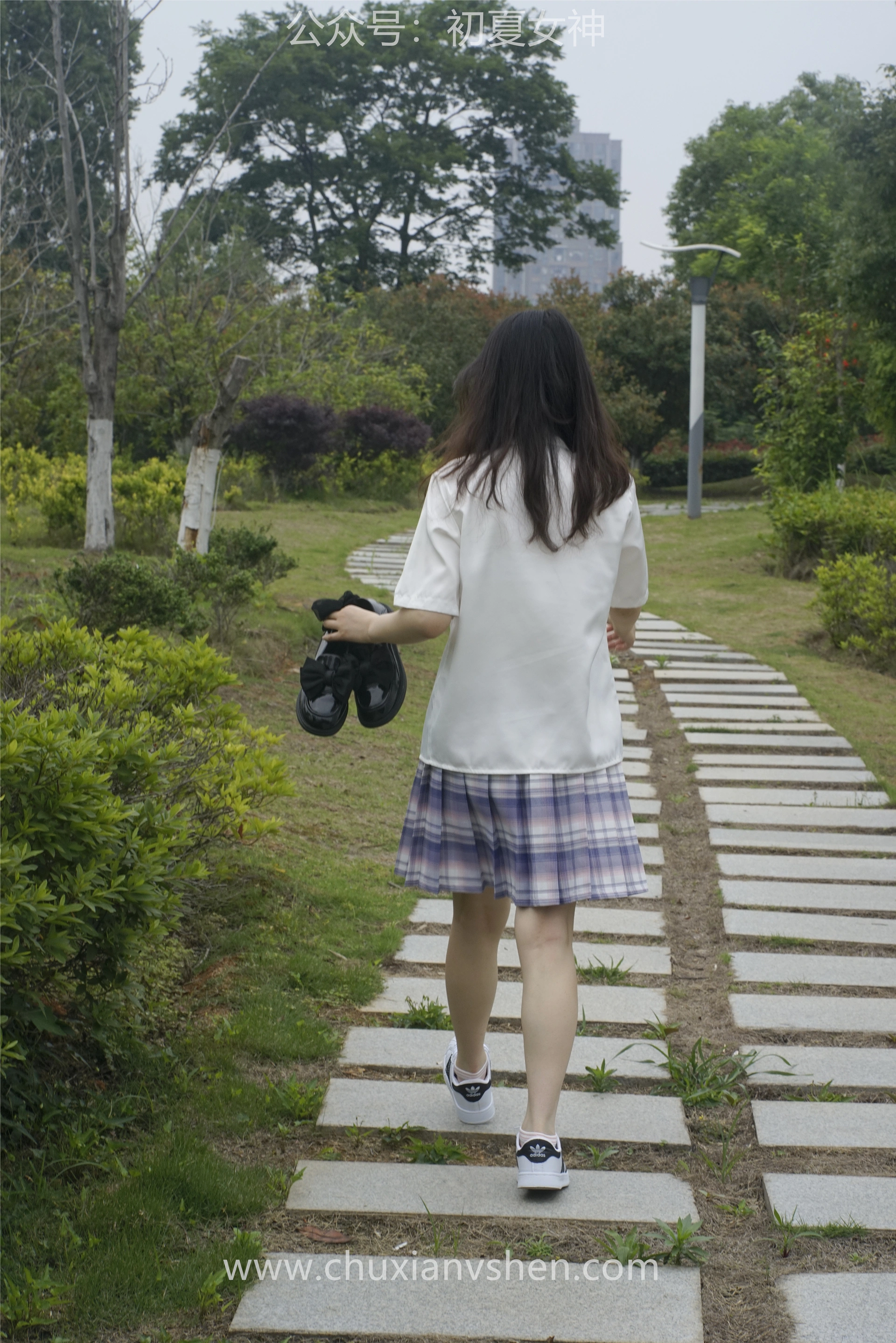 初夏女神 NO.076 十一 周末丛林 JK套搭配的袜子遭嫌弃[153P+1V／6.08GB]