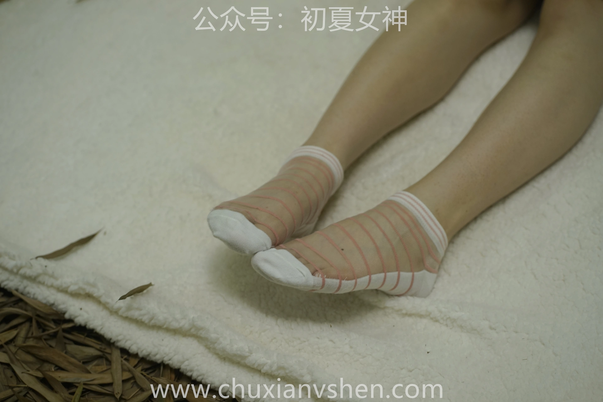 初夏女神 NO.076 十一 周末丛林 JK套搭配的袜子遭嫌弃[153P+1V／6.08GB]