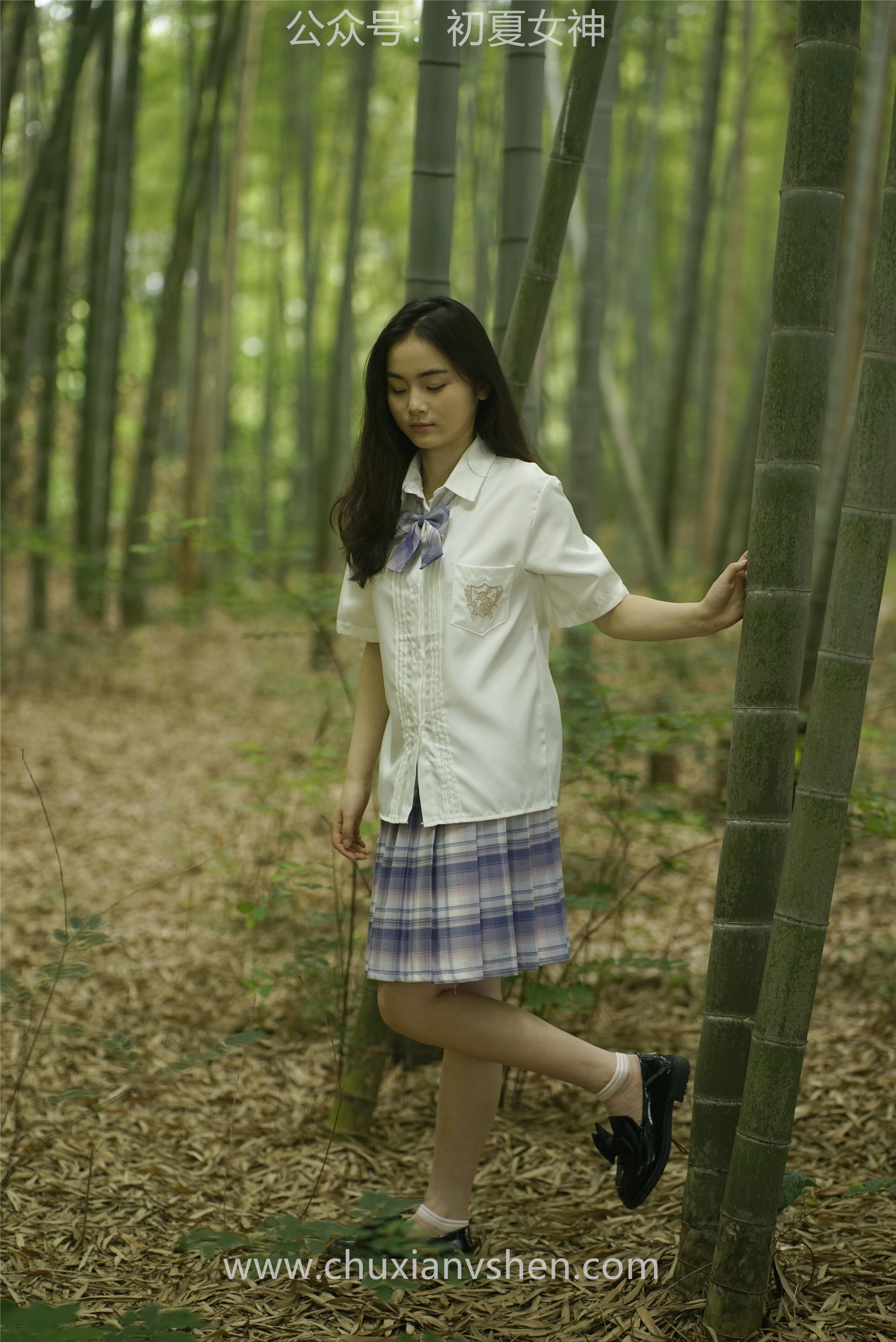 初夏女神 NO.076 十一 周末丛林 JK套搭配的袜子遭嫌弃[153P+1V／6.08GB]