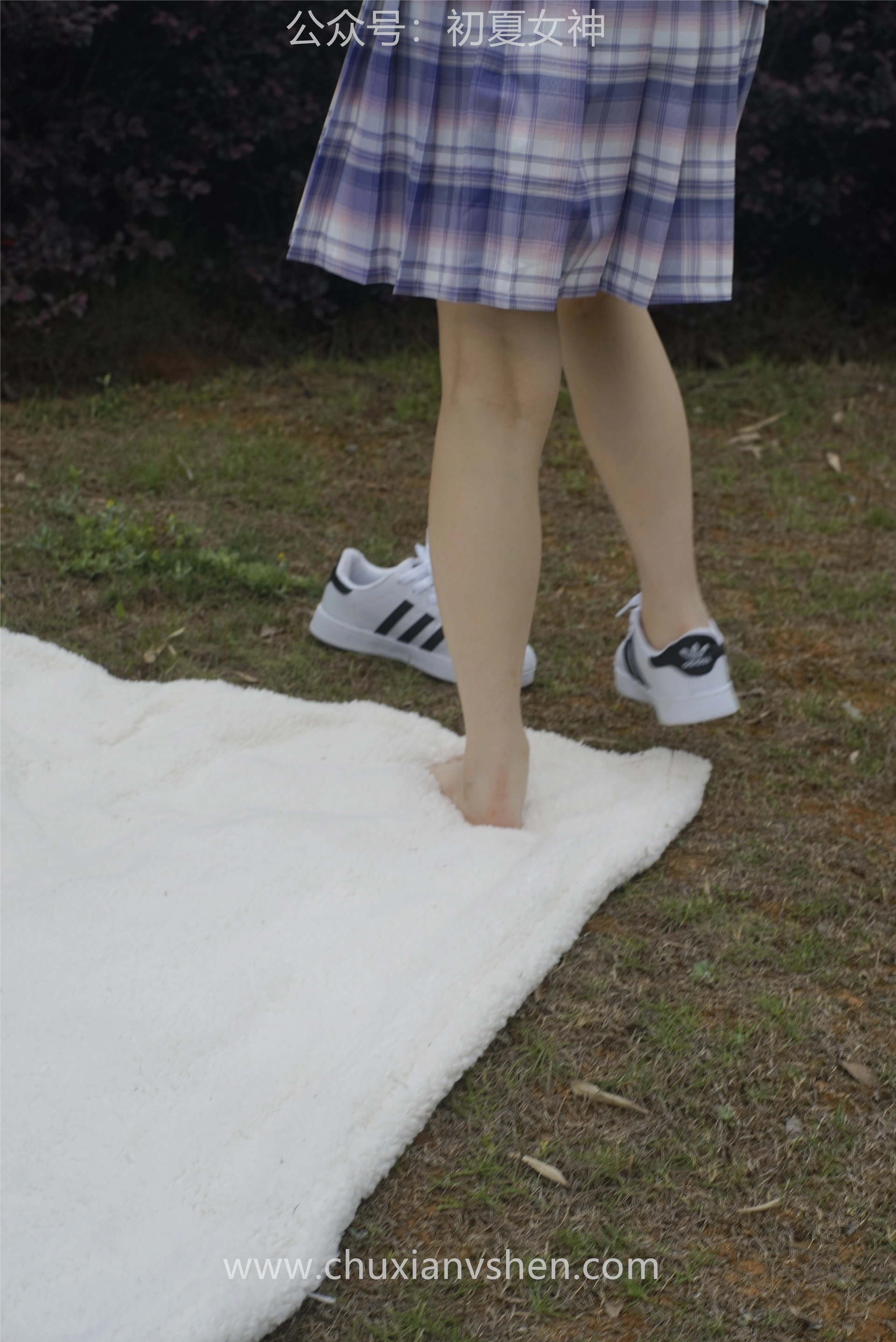 初夏女神 NO.076 十一 周末丛林 JK套搭配的袜子遭嫌弃[153P+1V／6.08GB]