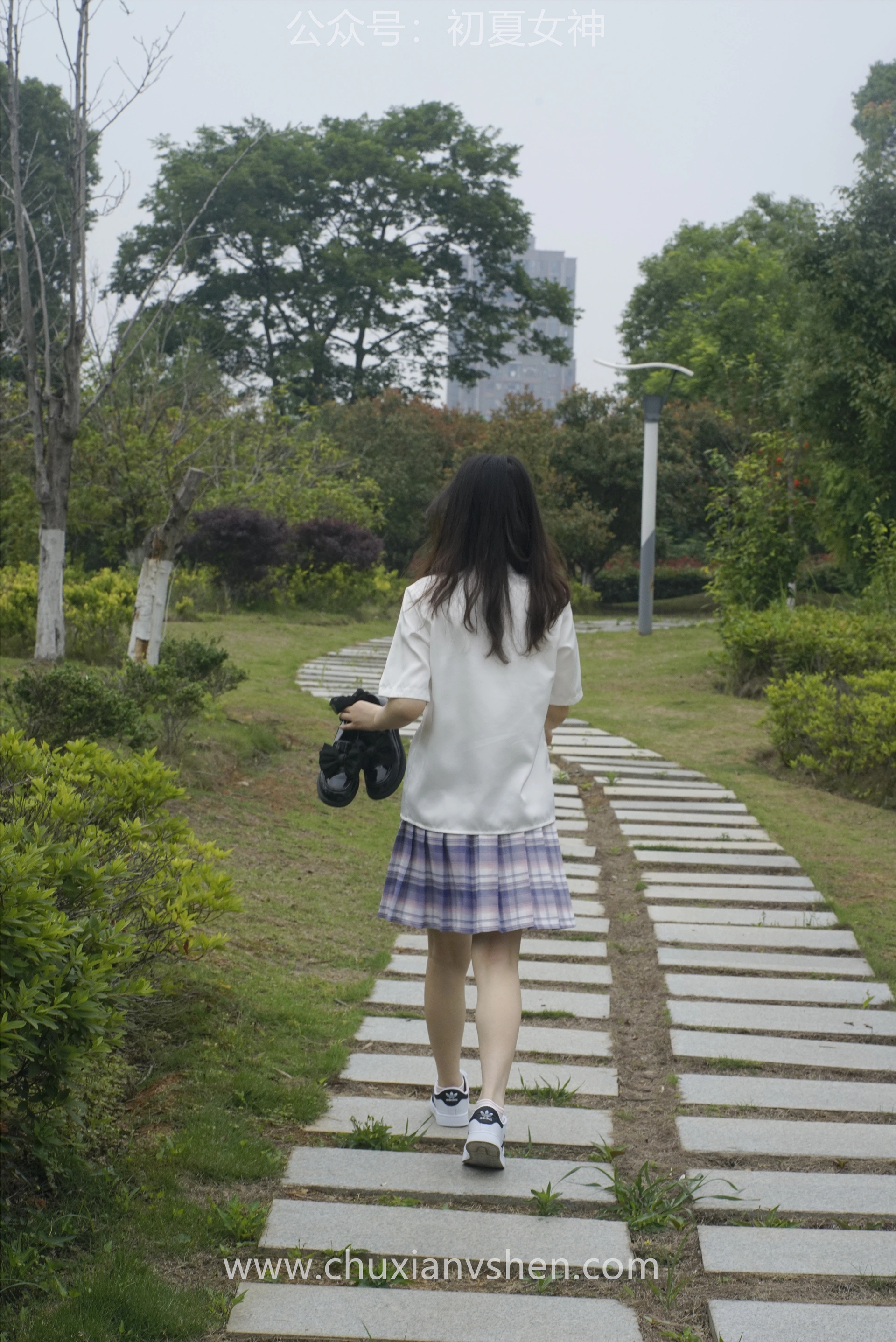 初夏女神 NO.076 十一 周末丛林 JK套搭配的袜子遭嫌弃[153P+1V／6.08GB]