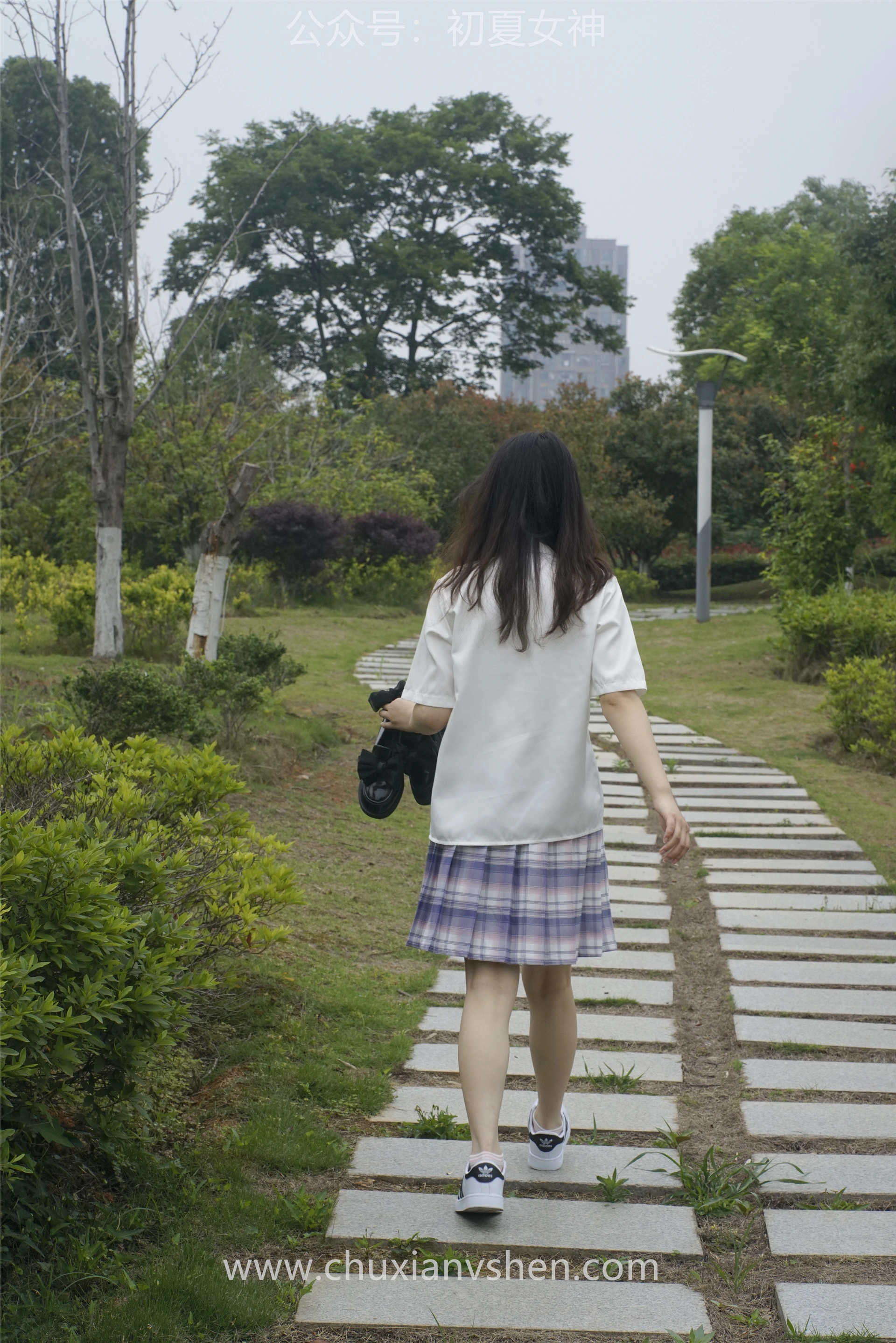 初夏女神 NO.076 十一 周末丛林 JK套搭配的袜子遭嫌弃[153P+1V／6.08GB]