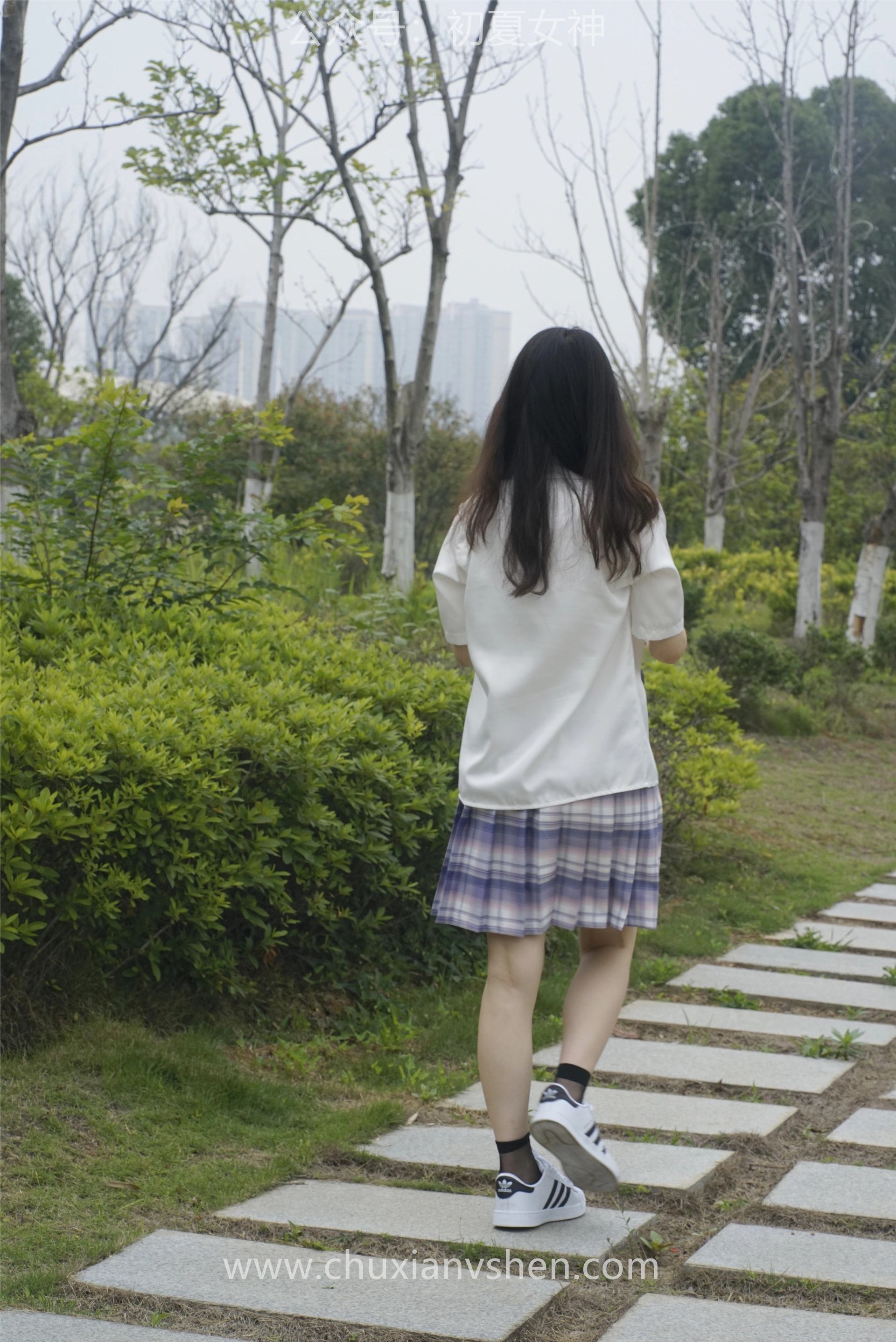 初夏女神 NO.076 十一 周末丛林 JK套搭配的袜子遭嫌弃[153P+1V／6.08GB]