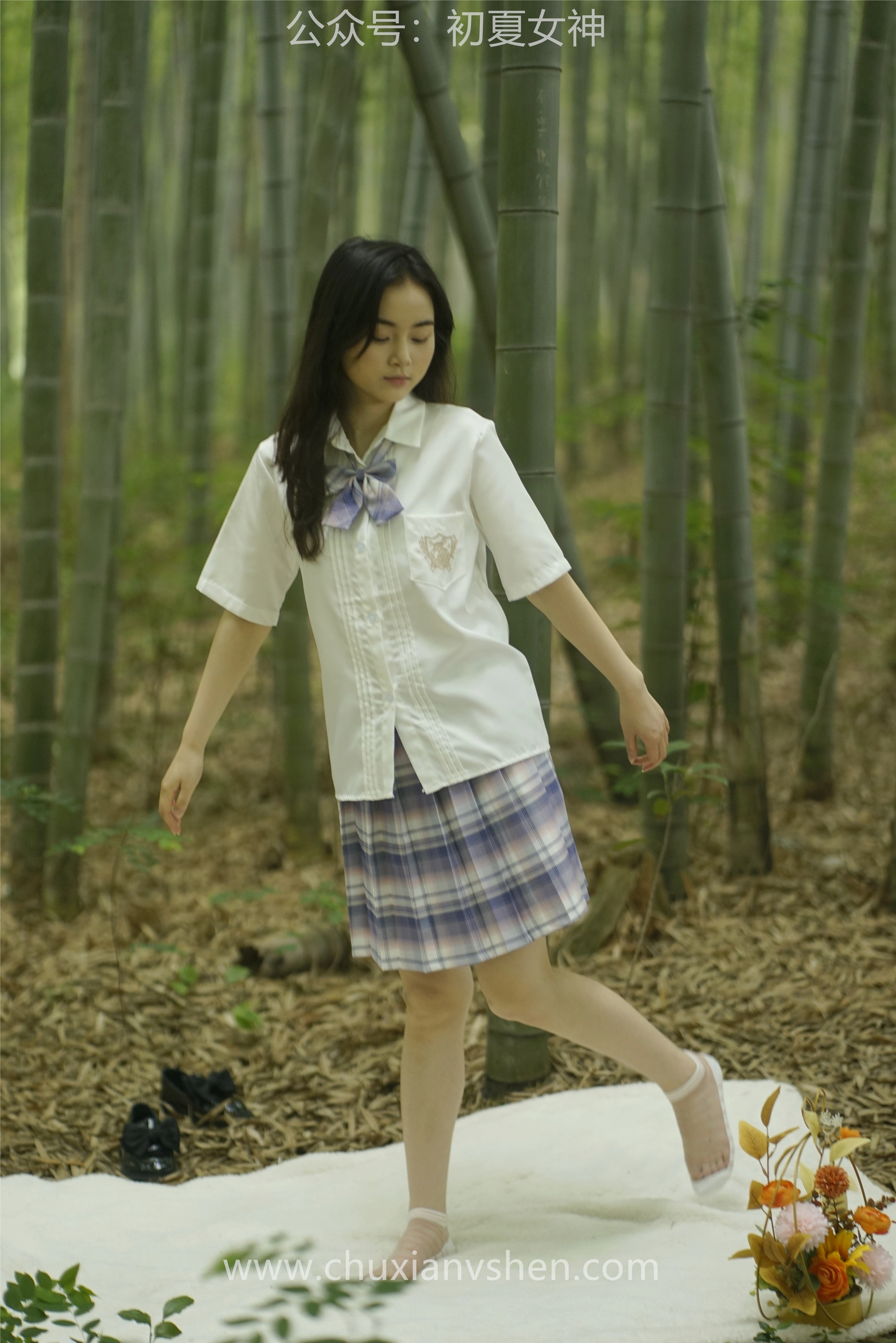 初夏女神 NO.076 十一 周末丛林 JK套搭配的袜子遭嫌弃[153P+1V／6.08GB]