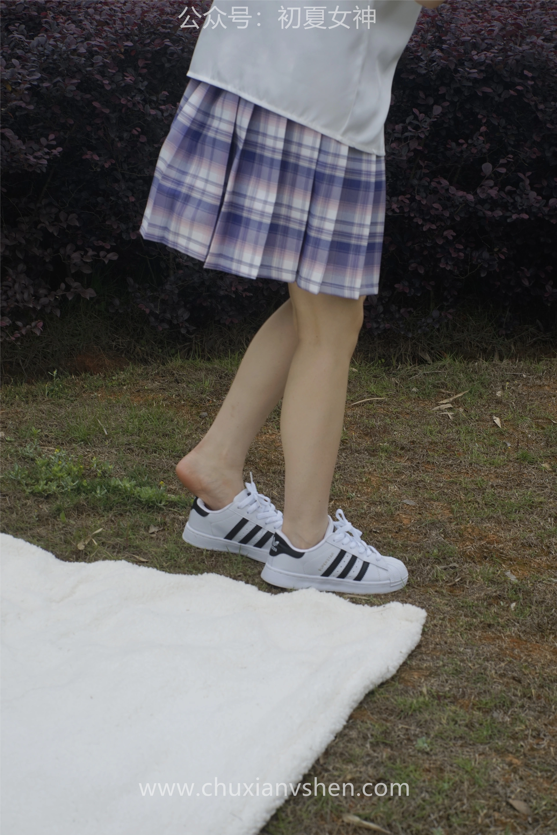 初夏女神 NO.076 十一 周末丛林 JK套搭配的袜子遭嫌弃[153P+1V／6.08GB]