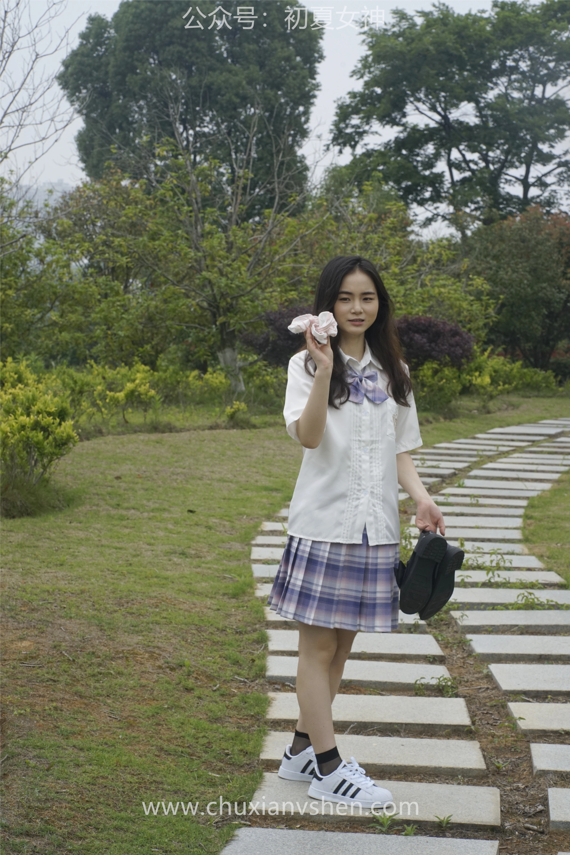 初夏女神 NO.076 十一 周末丛林 JK套搭配的袜子遭嫌弃[153P+1V／6.08GB]