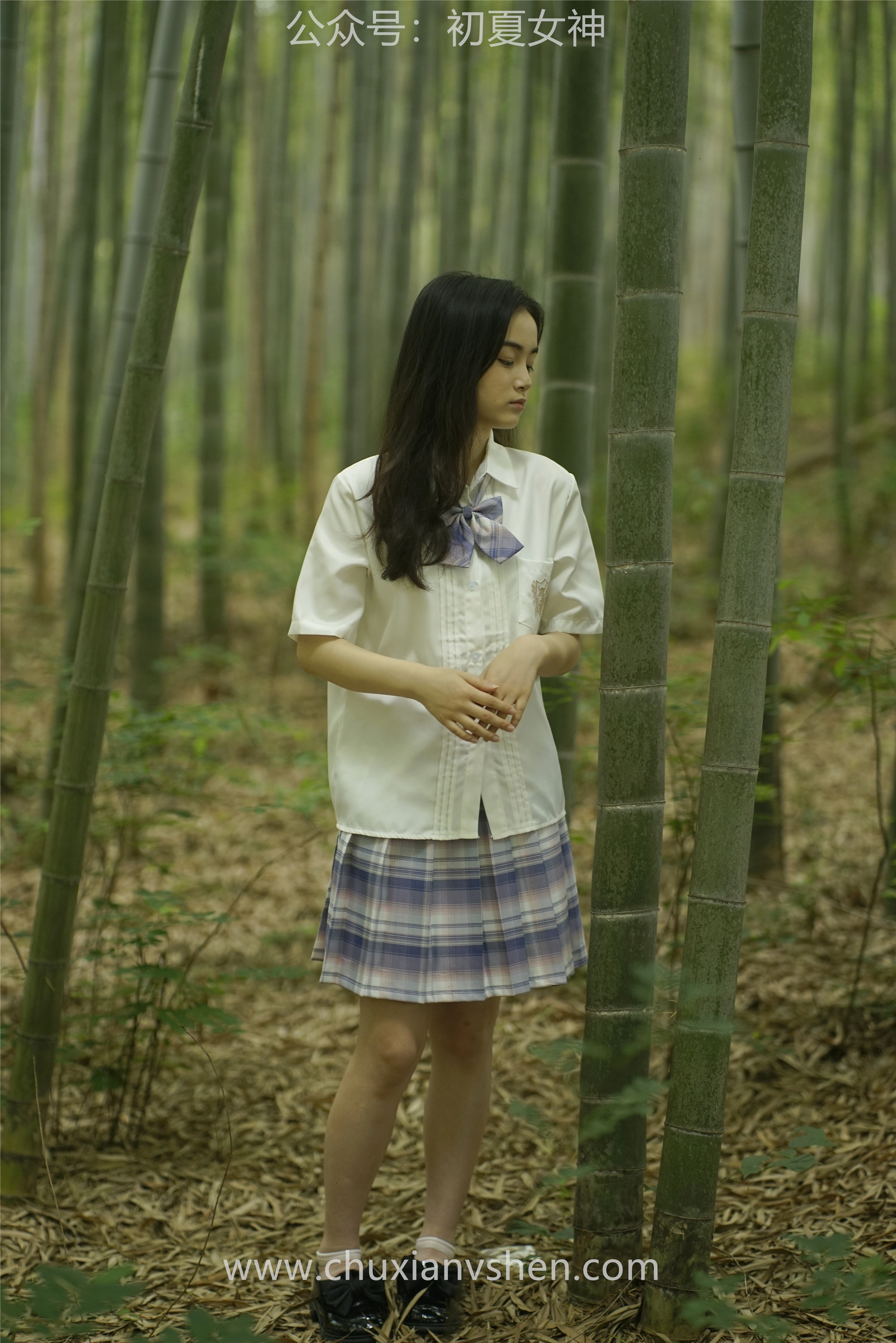初夏女神 NO.076 十一 周末丛林 JK套搭配的袜子遭嫌弃[153P+1V／6.08GB]