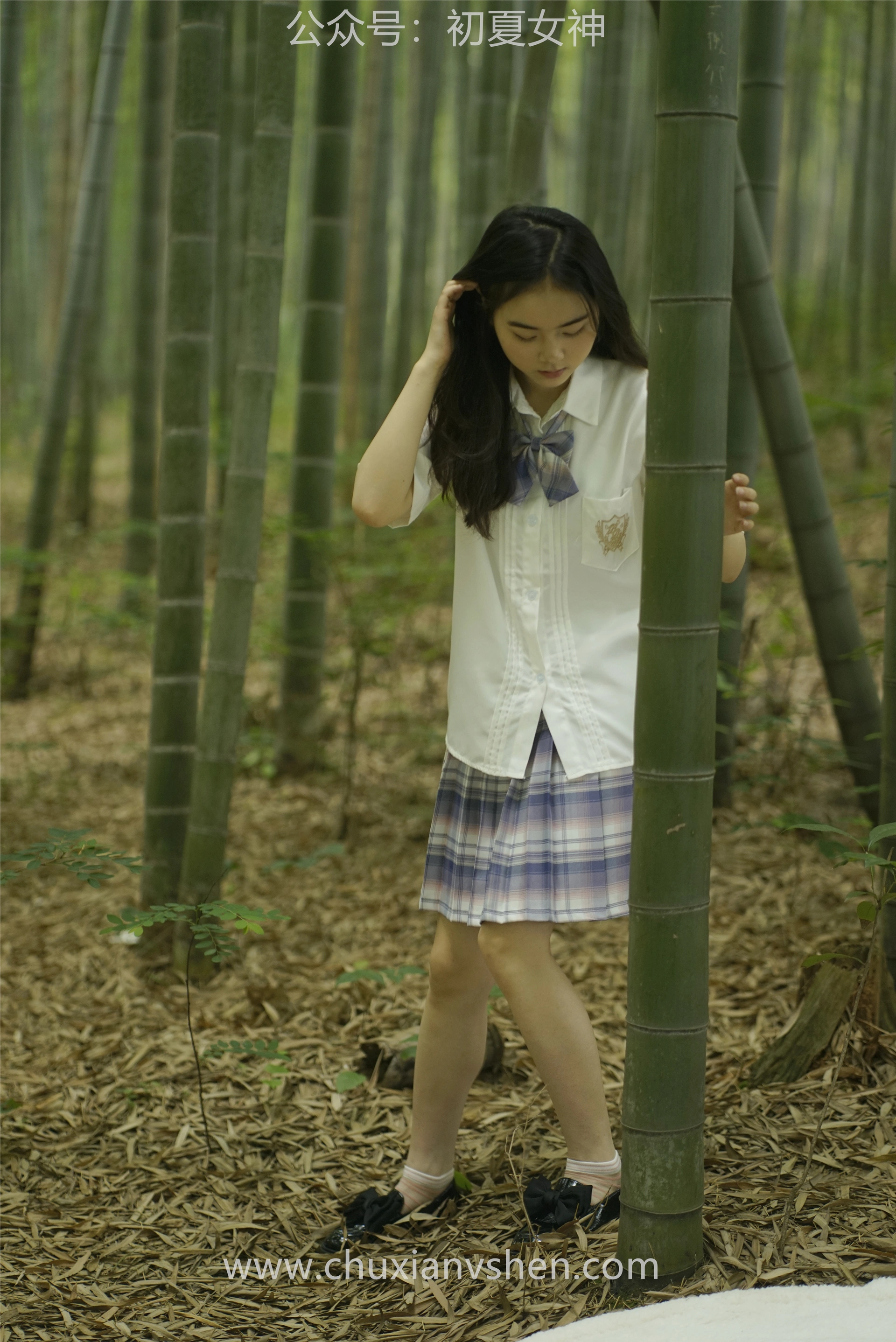 初夏女神 NO.076 十一 周末丛林 JK套搭配的袜子遭嫌弃[153P+1V／6.08GB]