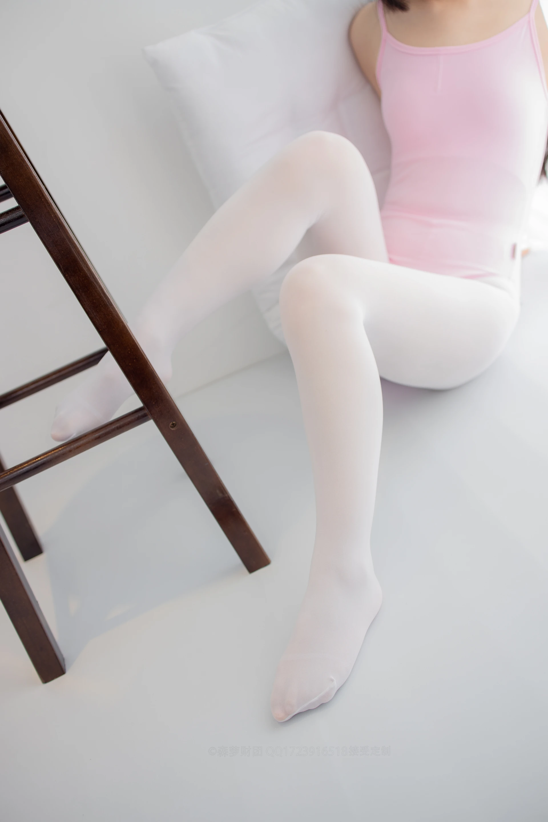 森萝财团 X-053-DZ [103P1V-2.05G]制服, 可爱, 森萝财团, 白丝, 美腿, 黑丝