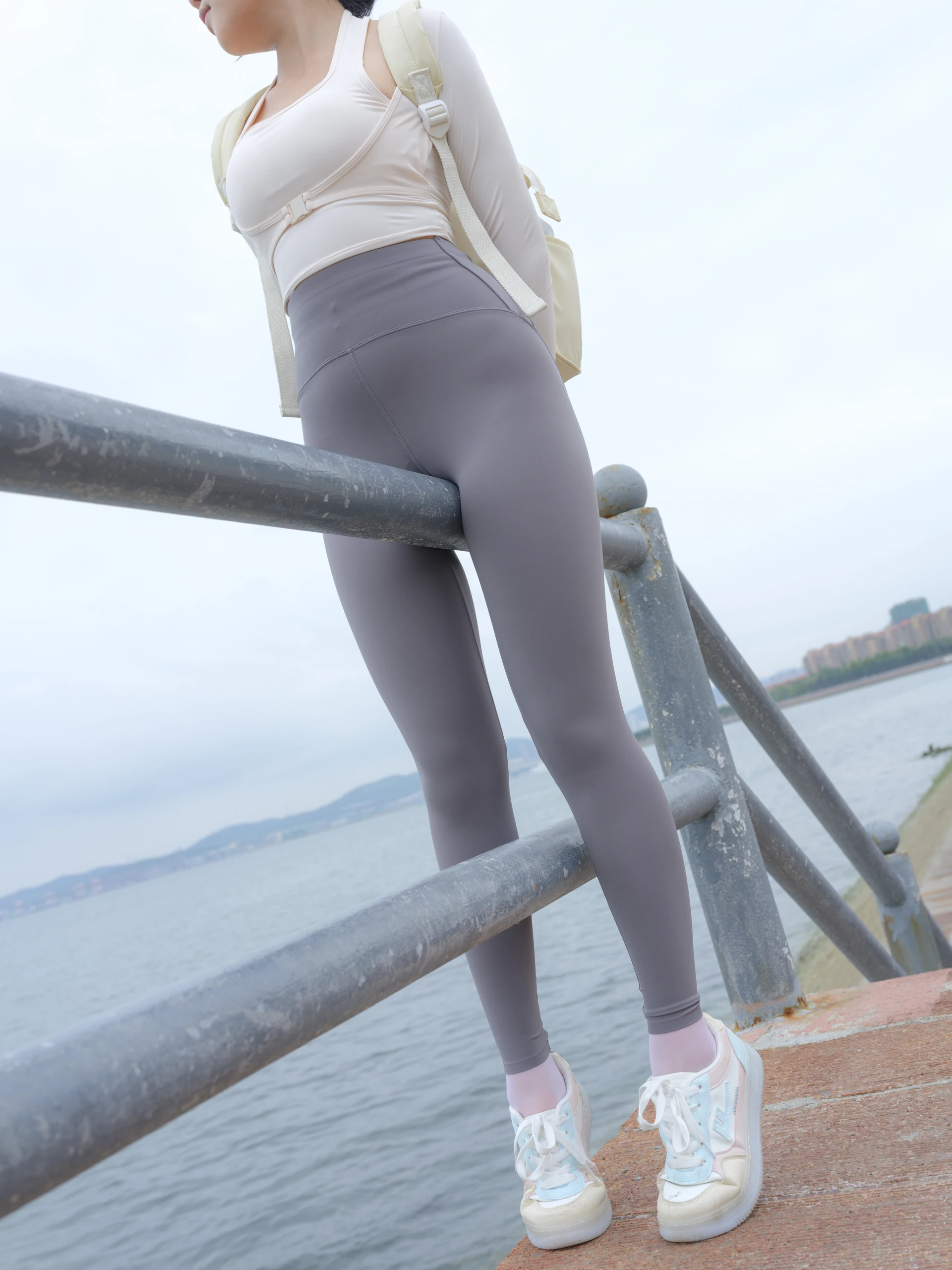 森萝财团 晴涩-11E 4K 白丝瑜伽服 [104P1V-7.44GB]