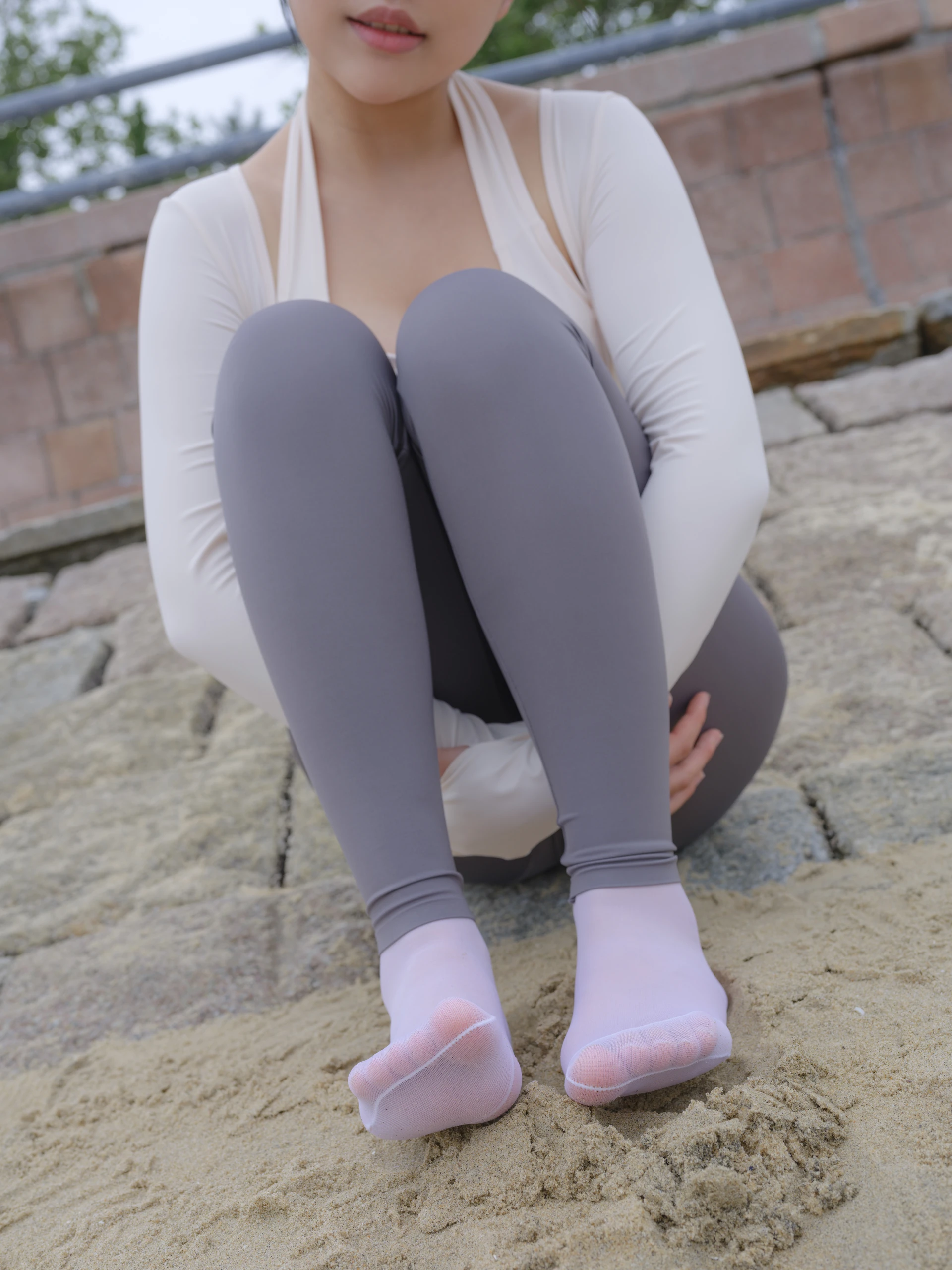 森萝财团 晴涩-11E 4K 白丝瑜伽服 [104P1V-7.44GB]