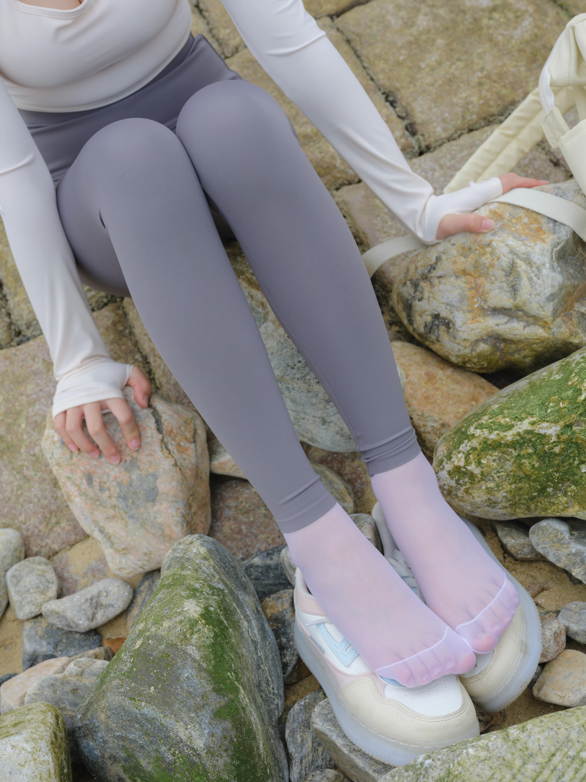森萝财团 晴涩-11E 4K 白丝瑜伽服 [104P1V-7.44GB]