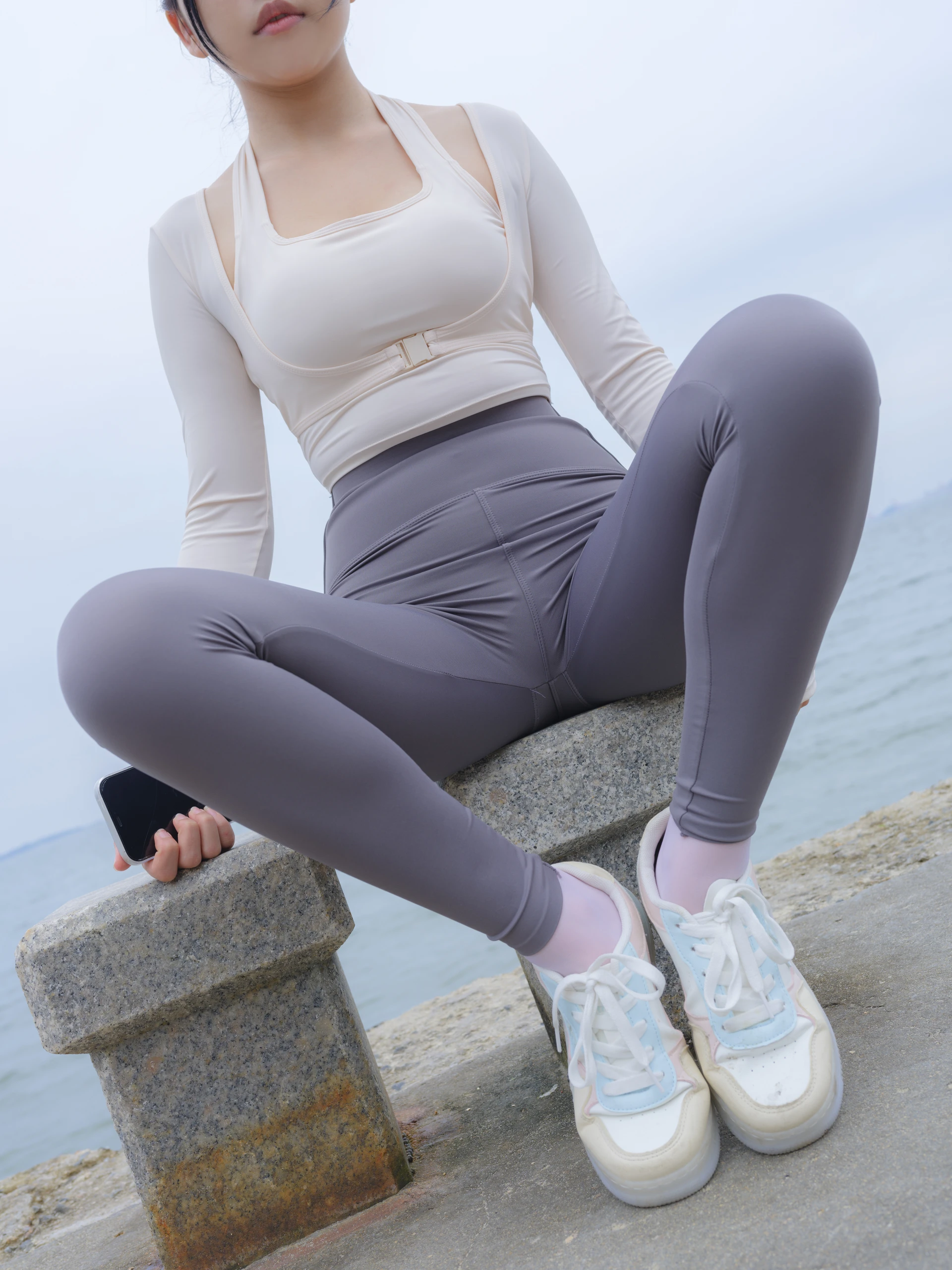 森萝财团 晴涩-11E 4K 白丝瑜伽服 [104P1V-7.44GB]
