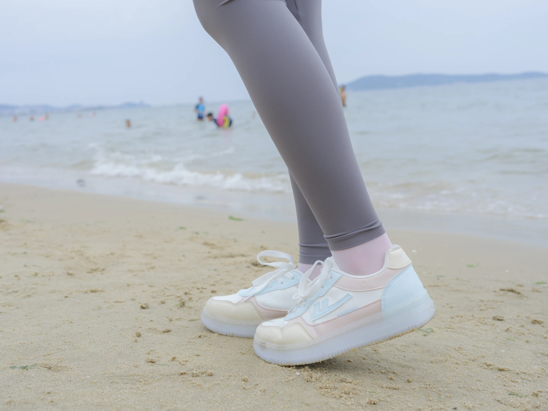 森萝财团 晴涩-11E 4K 白丝瑜伽服 [104P1V-7.44GB]