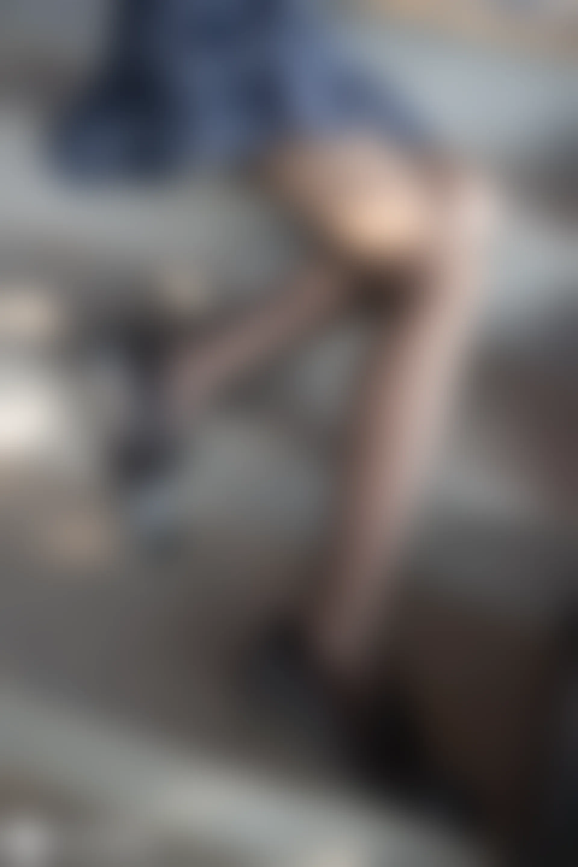 D53.007 楼梯上的黑丝 [40P-112MB]