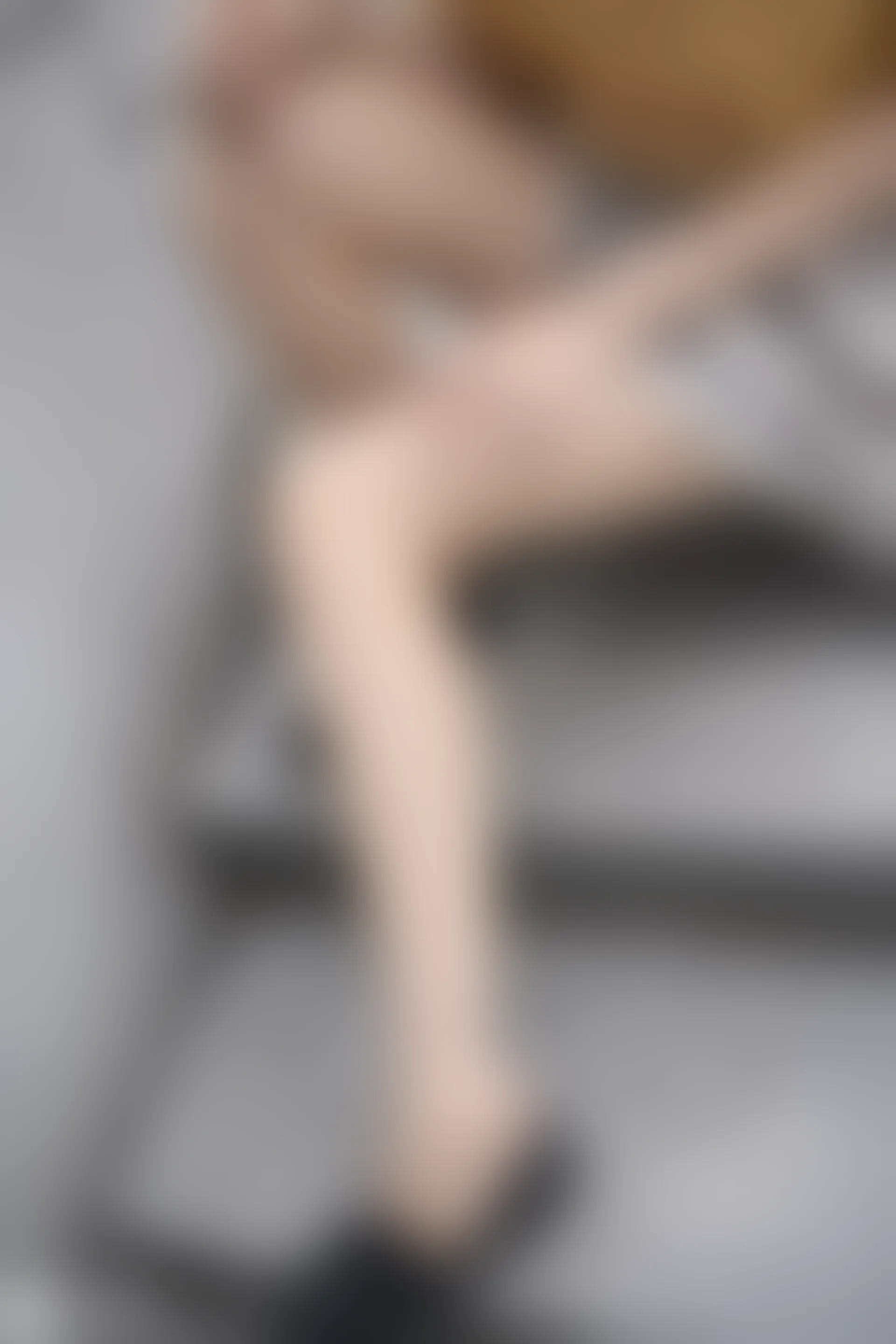 C19.004 楼梯上的果腿格裙 [40P-96MB]