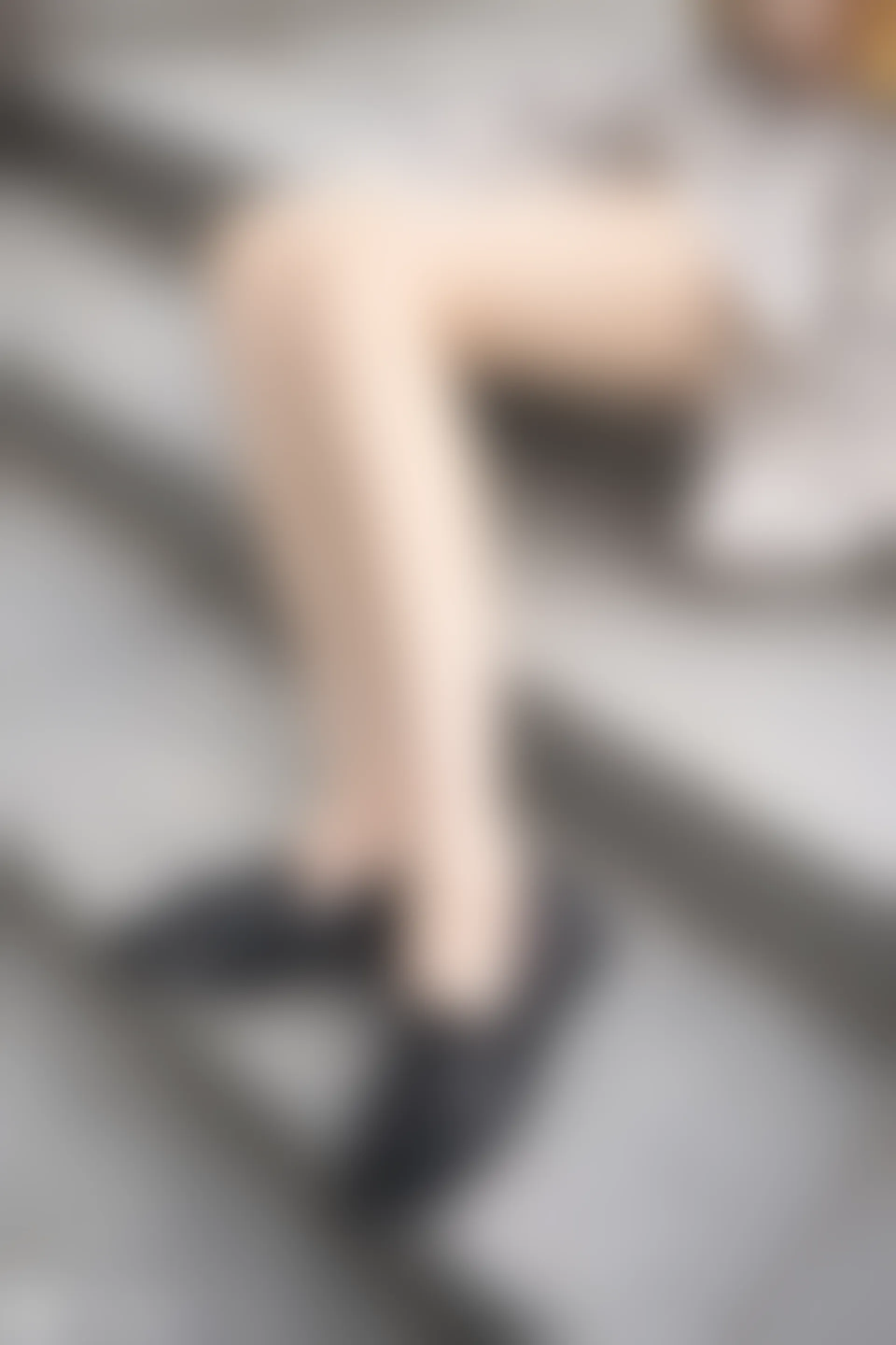 C19.004 楼梯上的果腿格裙 [40P-96MB]