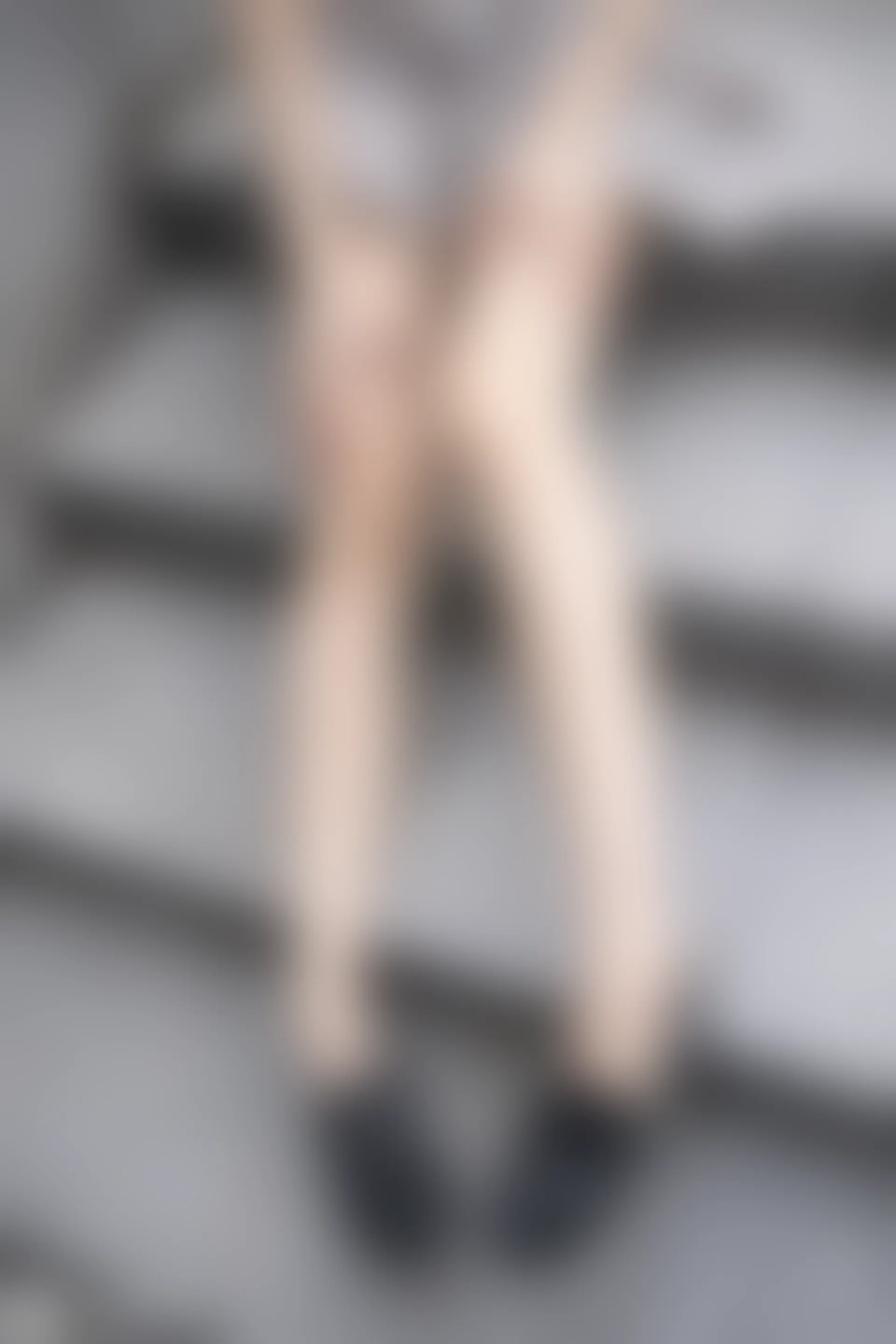 C19.004 楼梯上的果腿格裙 [40P-96MB]