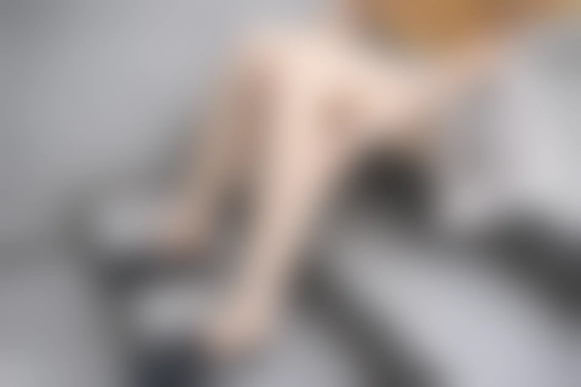 C19.004 楼梯上的果腿格裙 [40P-96MB]