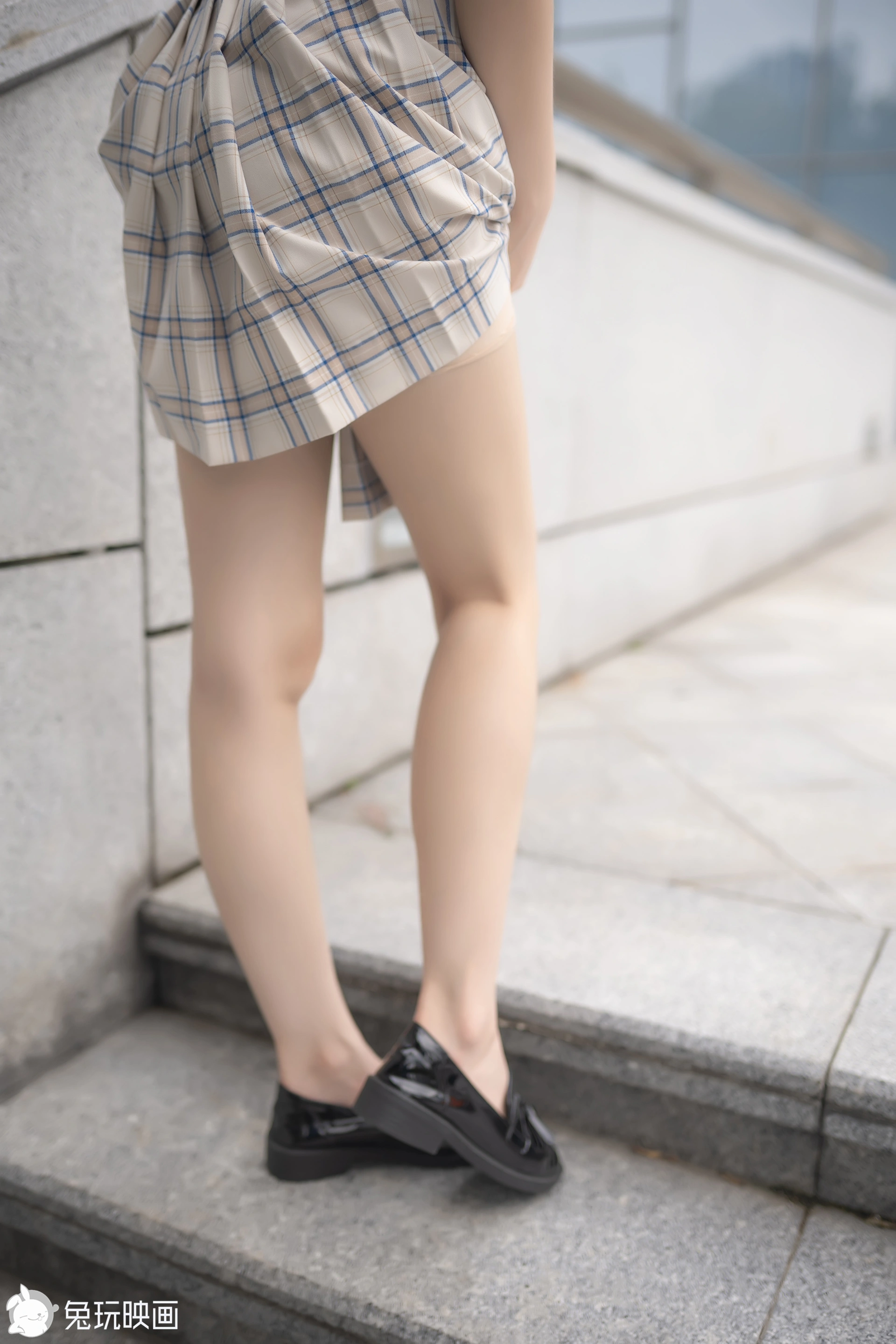 C19.004 楼梯上的果腿格裙 [40P-96MB]