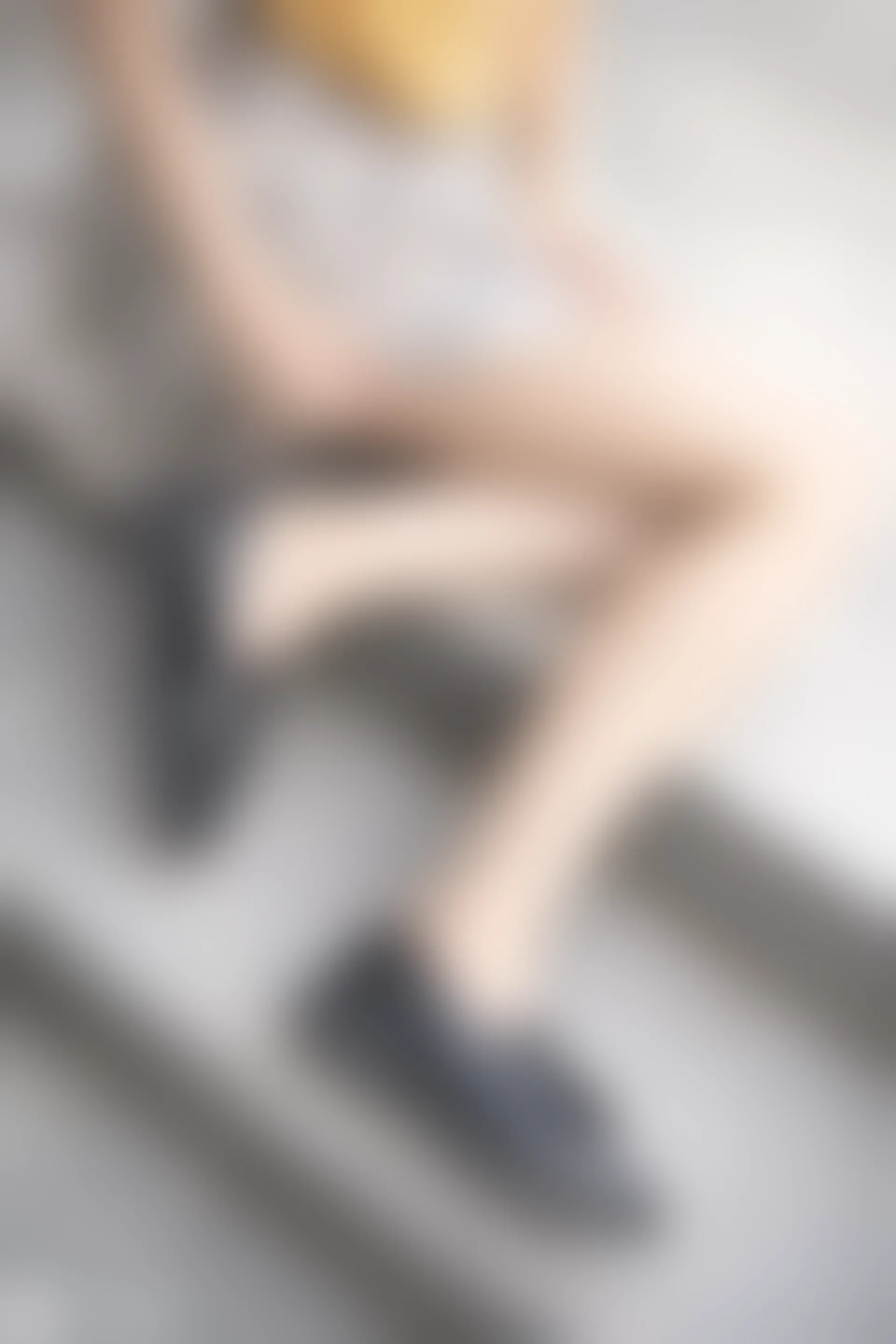 C19.004 楼梯上的果腿格裙 [40P-96MB]