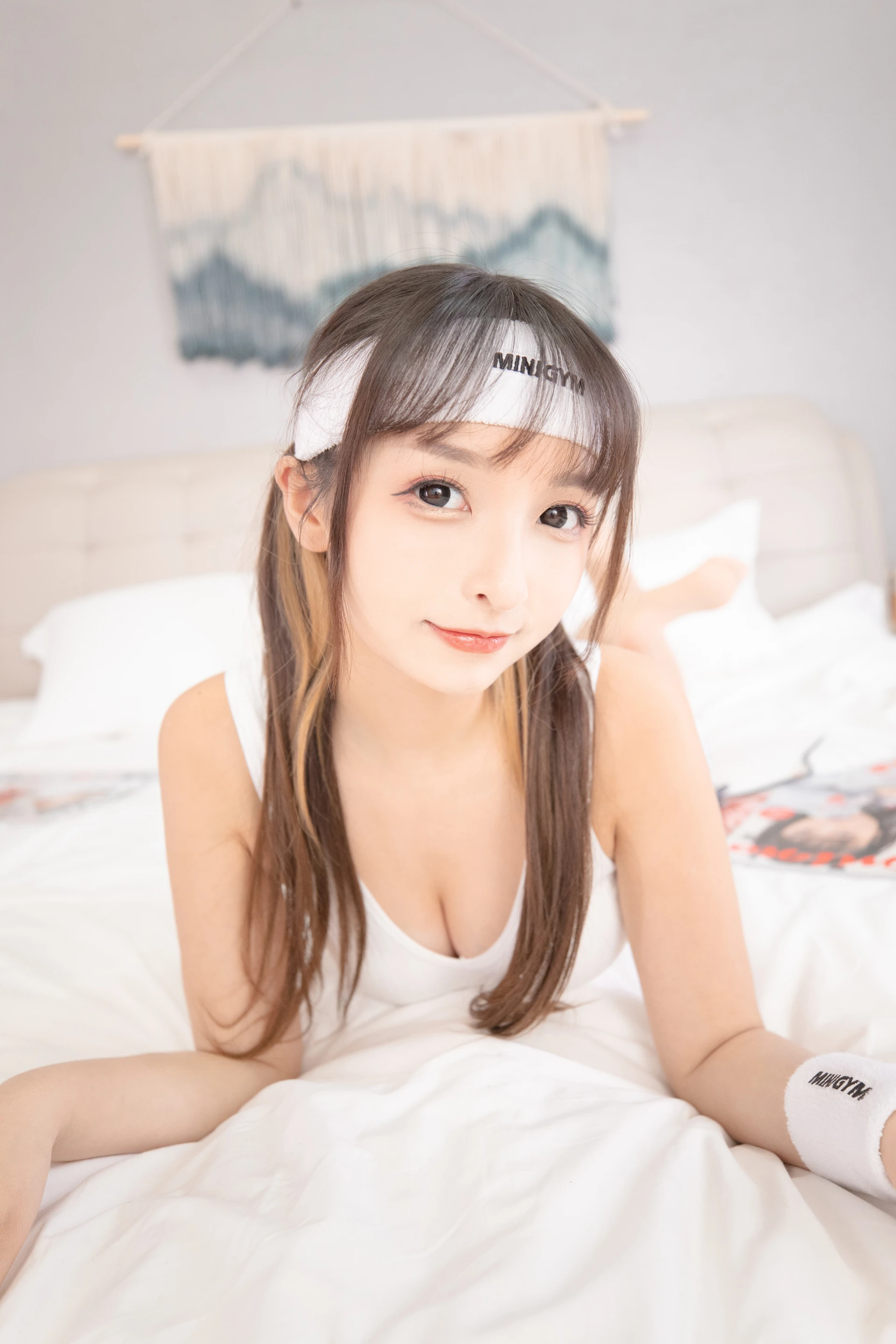 神楽坂真冬 第三季 序号26：健身主题《温度の香り》 [150P2V-620MB]体操服, 内衣, 双马尾, 白丝, 神楽坂真冬, 美腿, 美足, 肉丝