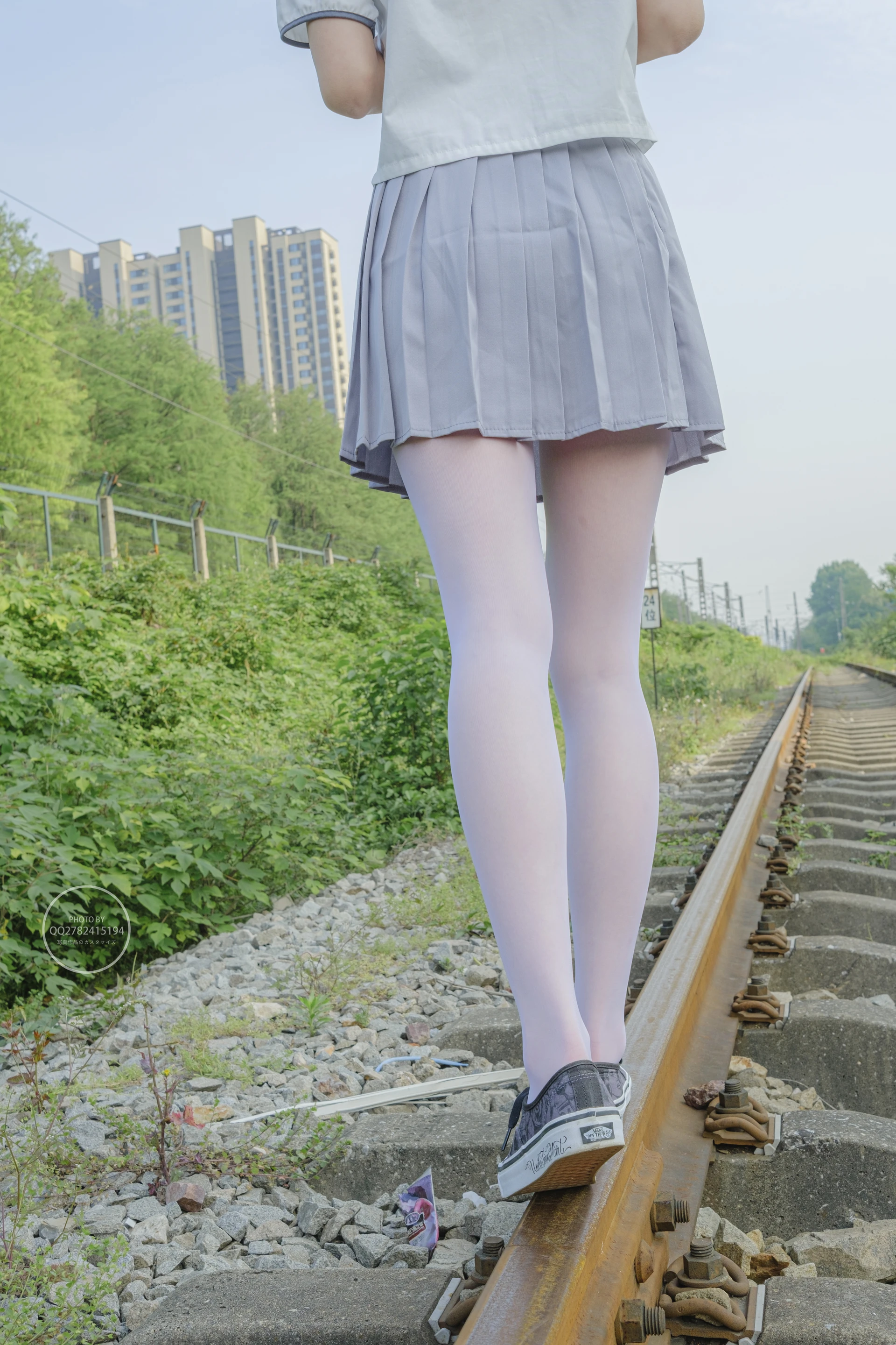 森萝财团 有料-38 户外铁路 白丝JK [60P-763.9MB]JK, JK制服, 制服, 有料, 森萝财团, 白丝, 美腿, 美足