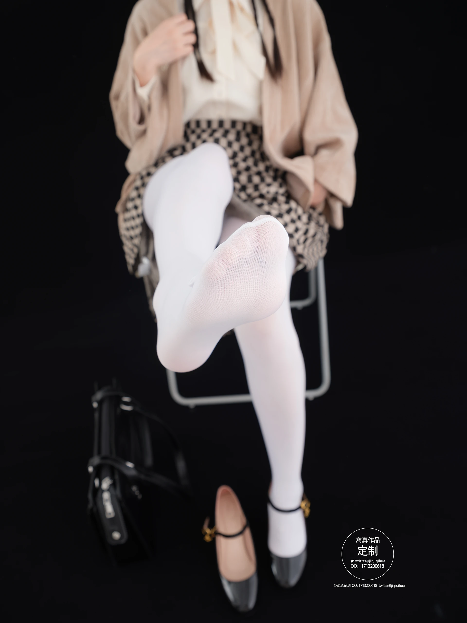 紧急企划 EX.007 见希w JK制服白丝高跟鞋 [88P1V-3.45GB]JK制服, 白丝, 紧急企划, 美腿, 美足, 见希w, 高跟鞋