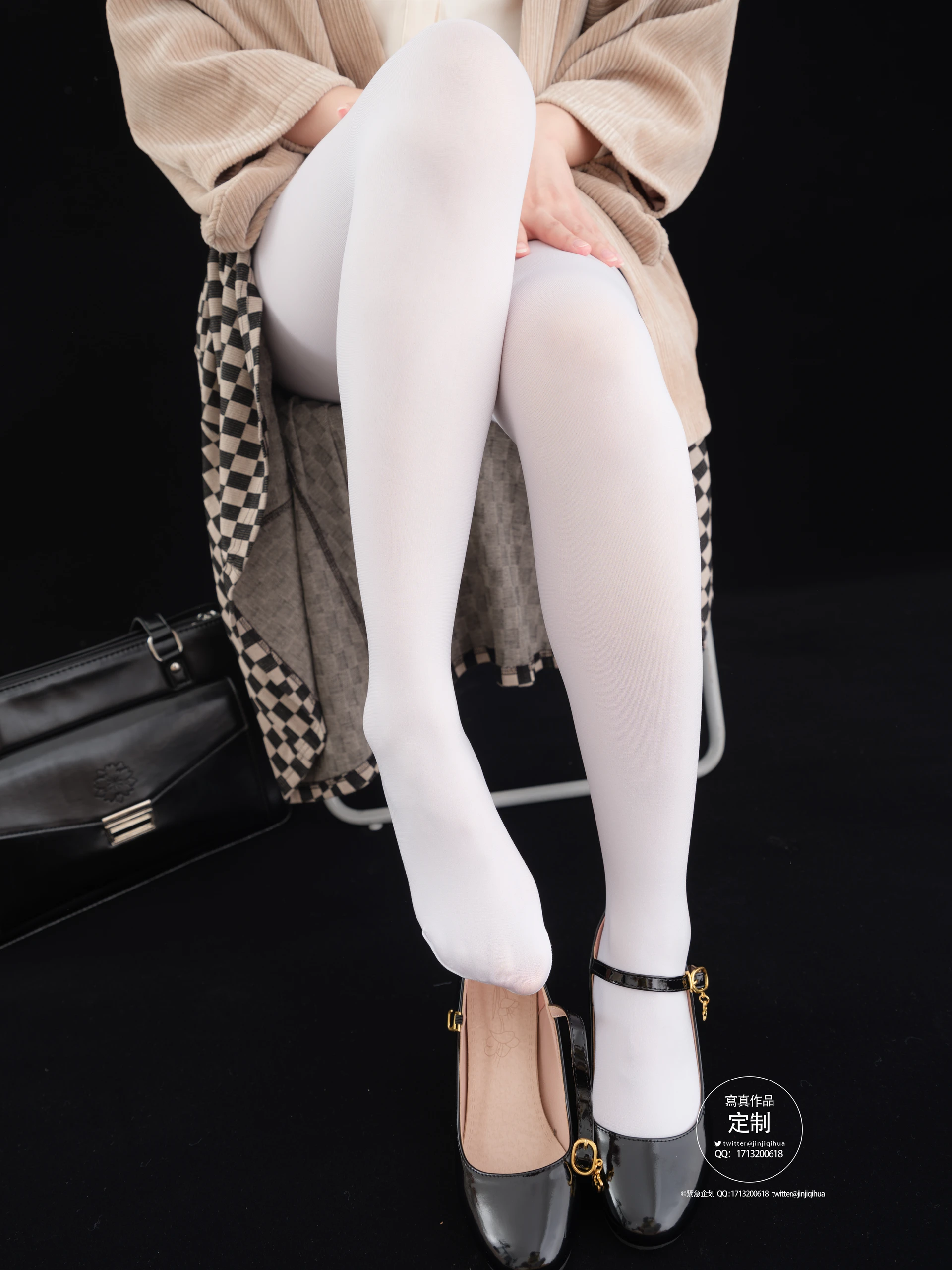 紧急企划 EX.007 见希w JK制服白丝高跟鞋 [88P1V-3.45GB]JK制服, 白丝, 紧急企划, 美腿, 美足, 见希w, 高跟鞋