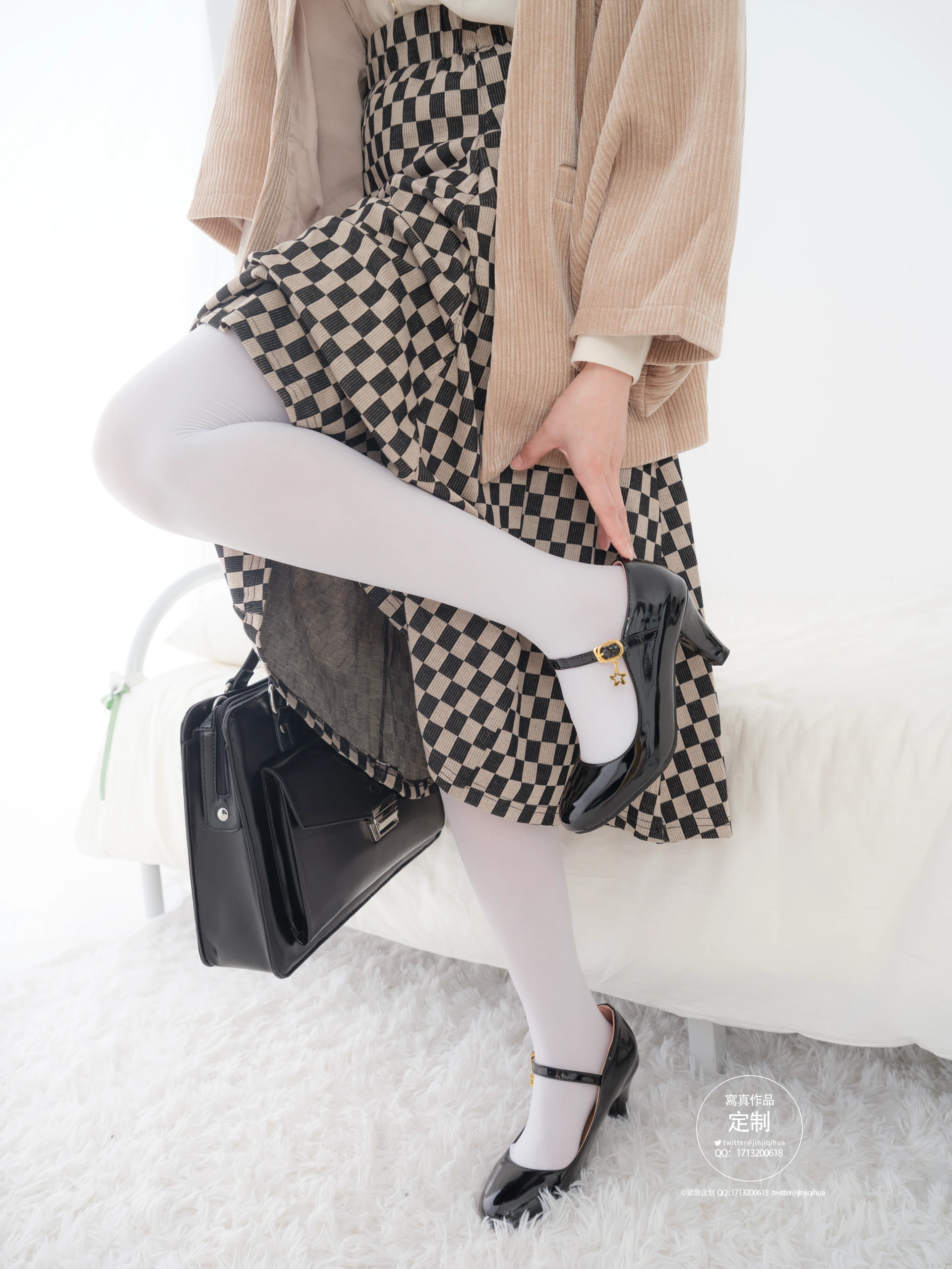 紧急企划 EX.007 见希w JK制服白丝高跟鞋 [88P1V-3.45GB]JK制服, 白丝, 紧急企划, 美腿, 美足, 见希w, 高跟鞋