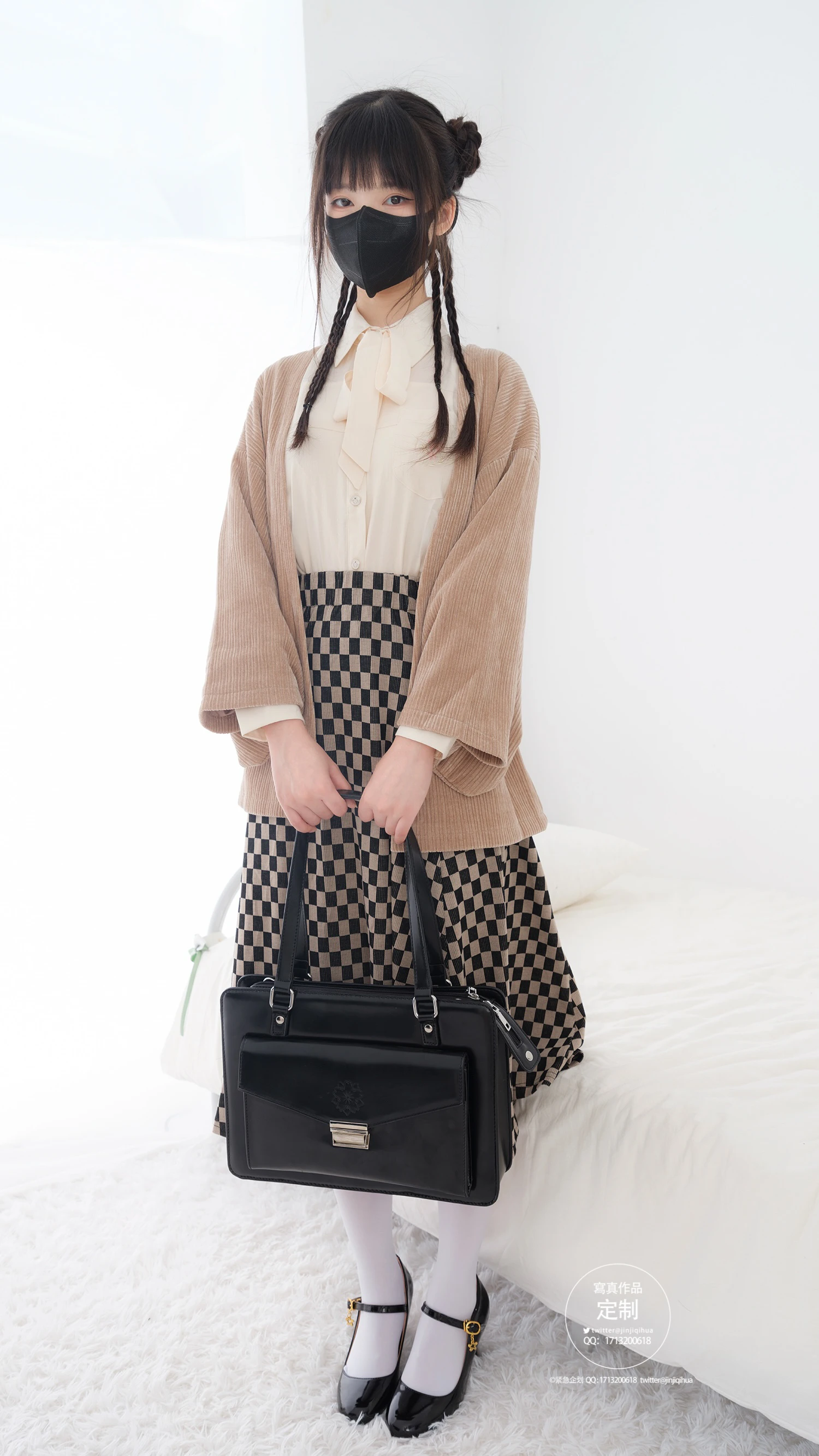 紧急企划 EX.007 见希w JK制服白丝高跟鞋 [88P1V-3.45GB]JK制服, 白丝, 紧急企划, 美腿, 美足, 见希w, 高跟鞋