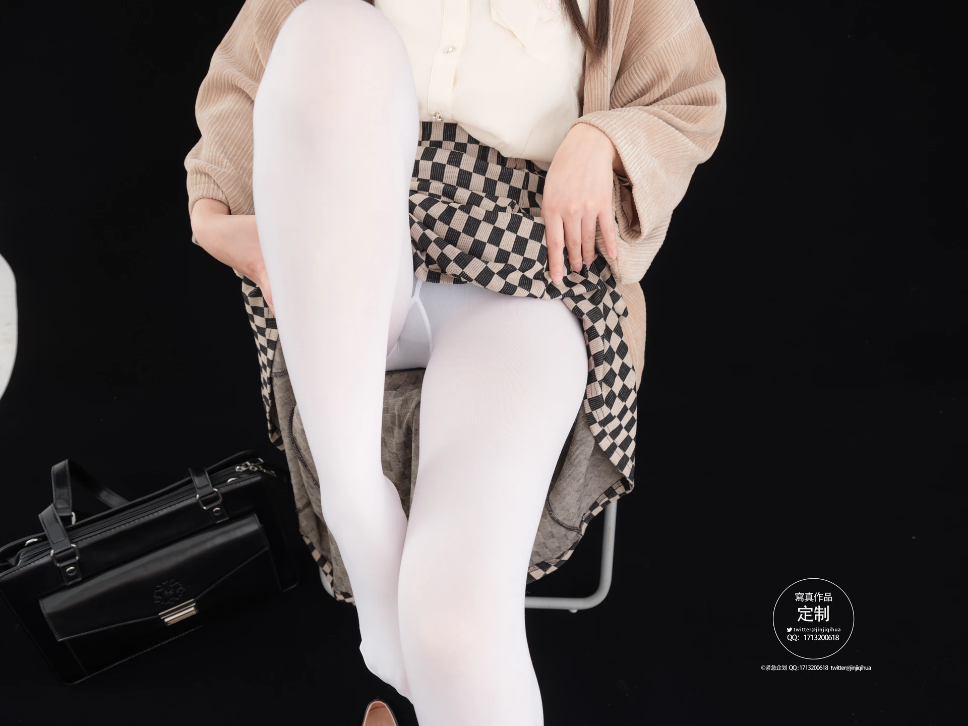 紧急企划 EX.007 见希w JK制服白丝高跟鞋 [88P1V-3.45GB]JK制服, 白丝, 紧急企划, 美腿, 美足, 见希w, 高跟鞋