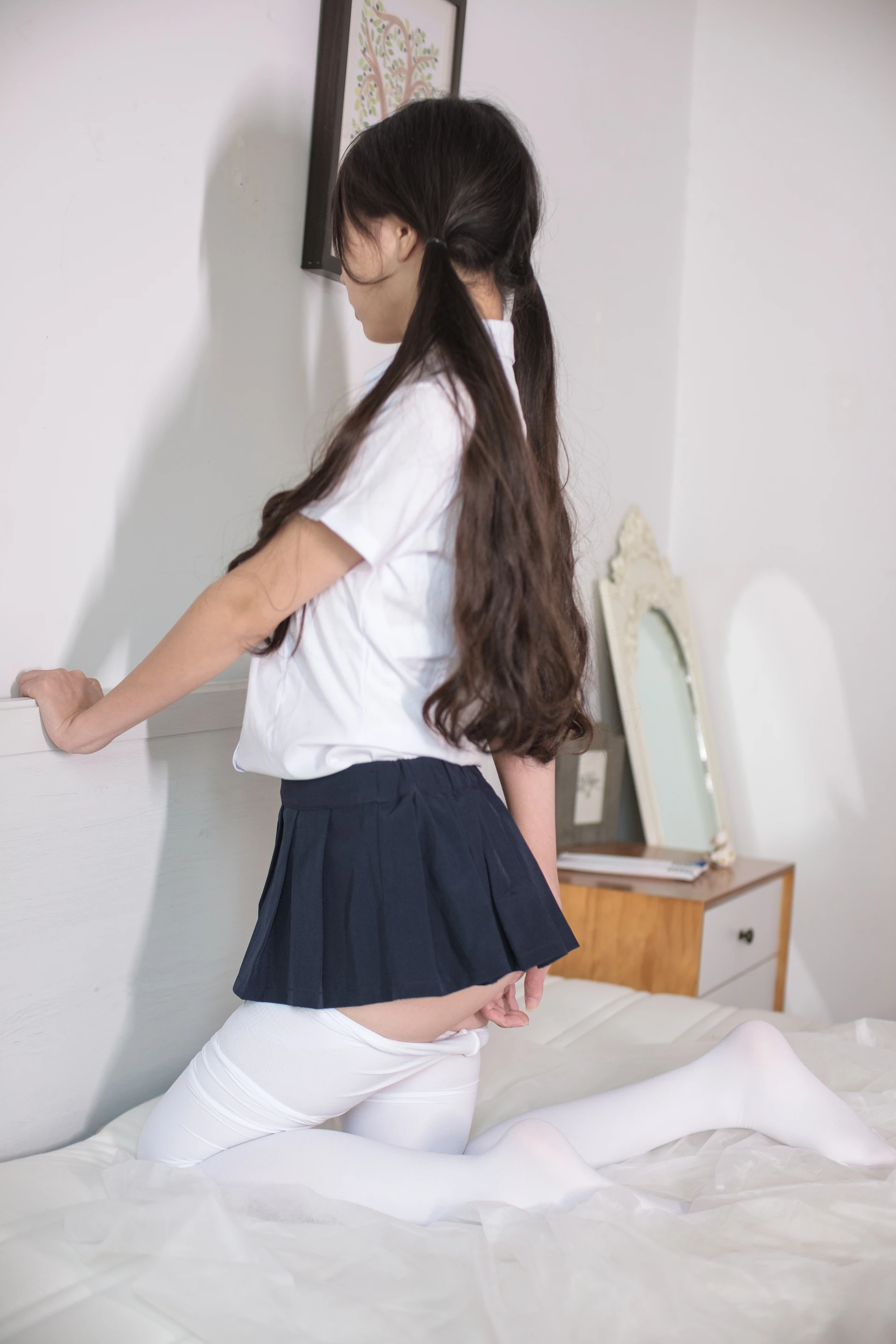 森萝财团 X-034 [83P1V-1.91G]制服, 可爱, 森萝财团, 白丝, 美腿