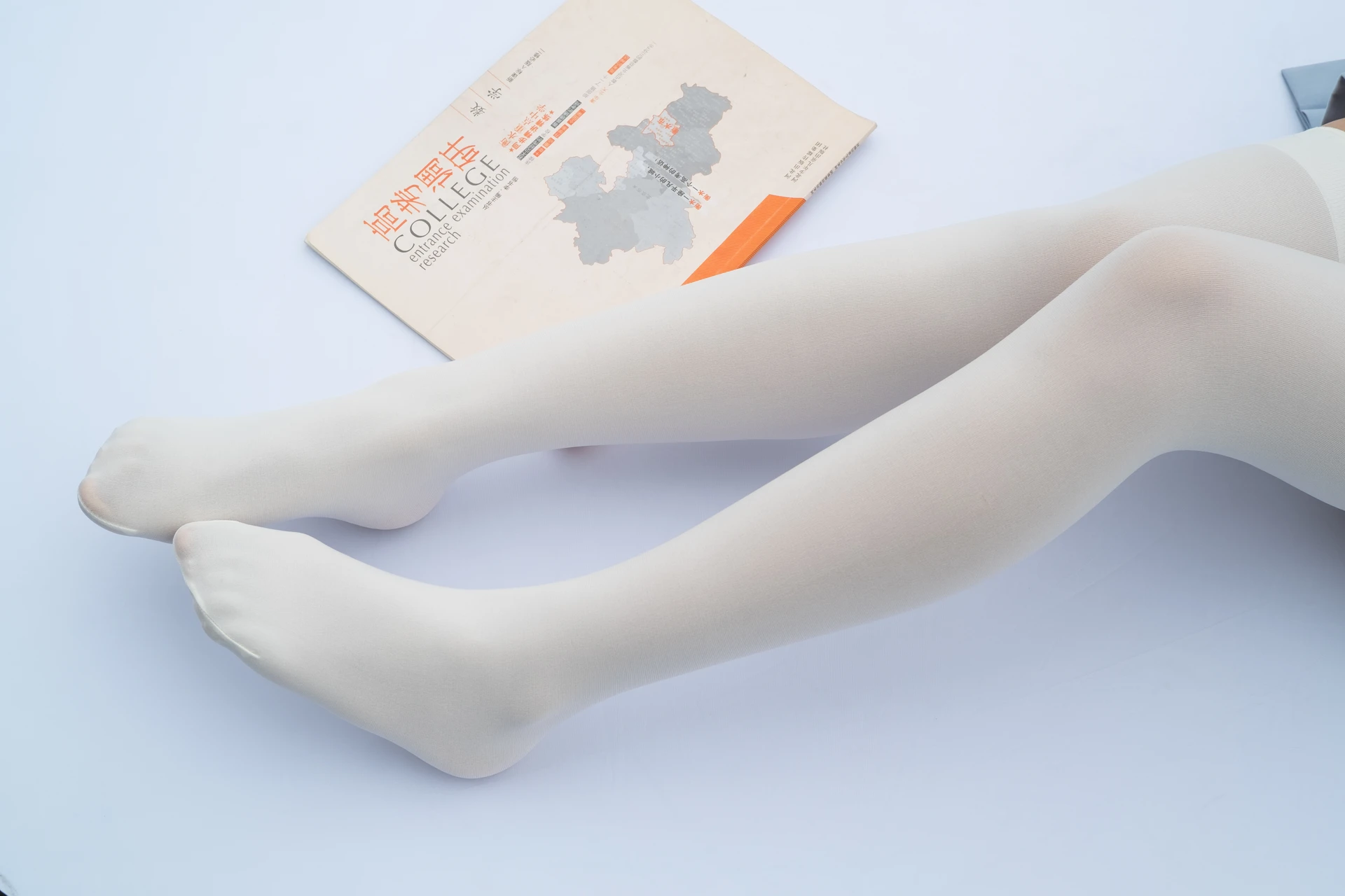 森萝财团 R15-036 [84P-465M]可爱, 学生装, 森萝财团, 白丝, 美腿, 美足