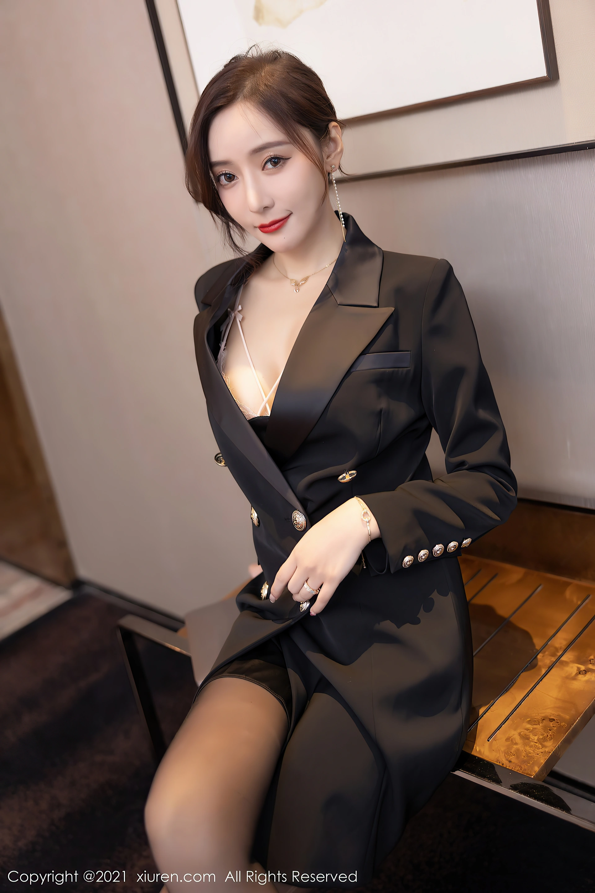 XiuRen秀人网 2021.12.02 No.4293 王馨瑶yanni 黑丝美腿[82+1P 779MB]