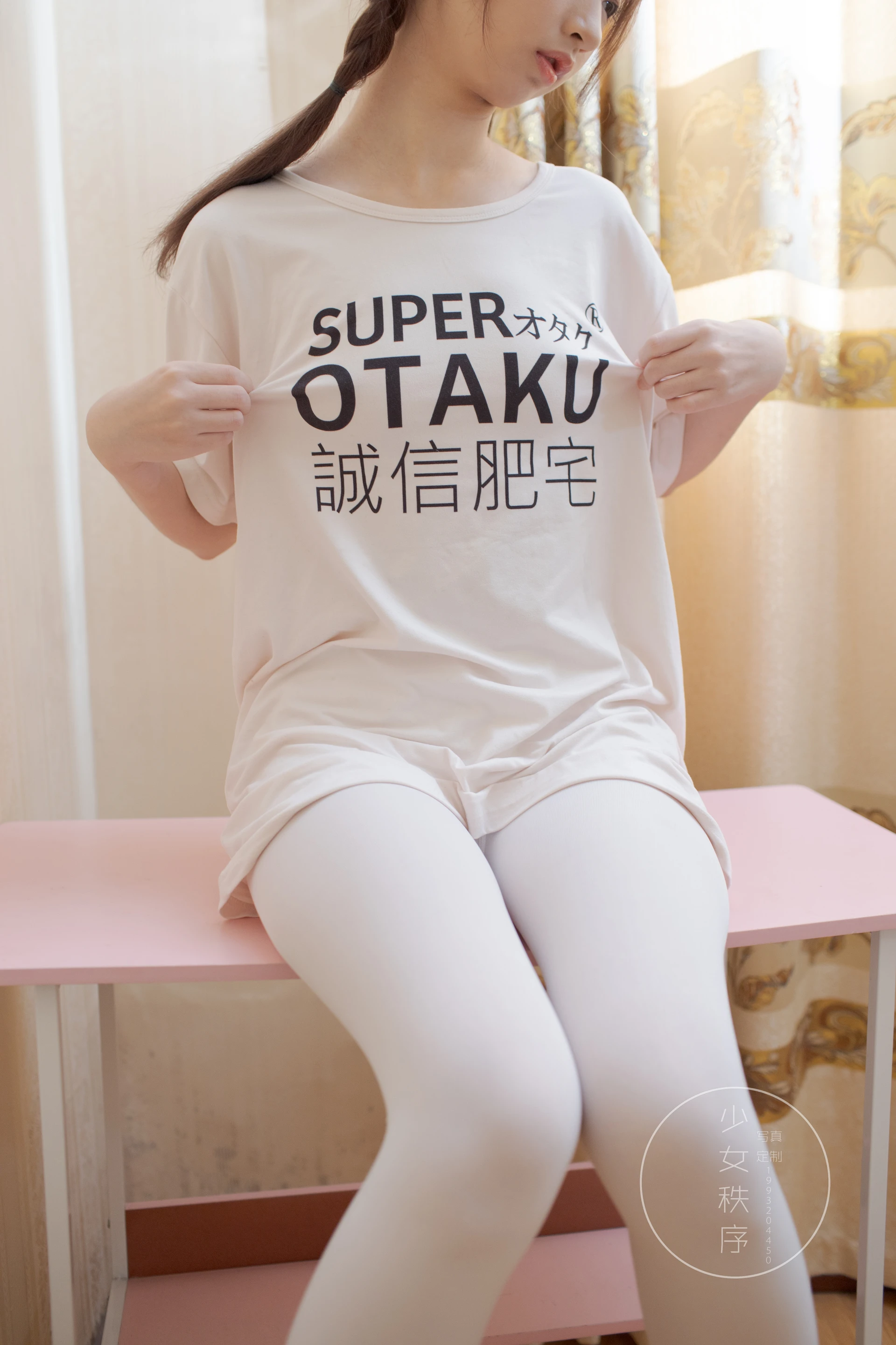 少女秩序 EX.09 诚信肥宅白丝双马尾[69P1V-1.85G]双马尾, 少女秩序, 白丝, 美腿, 美足, 鹿可